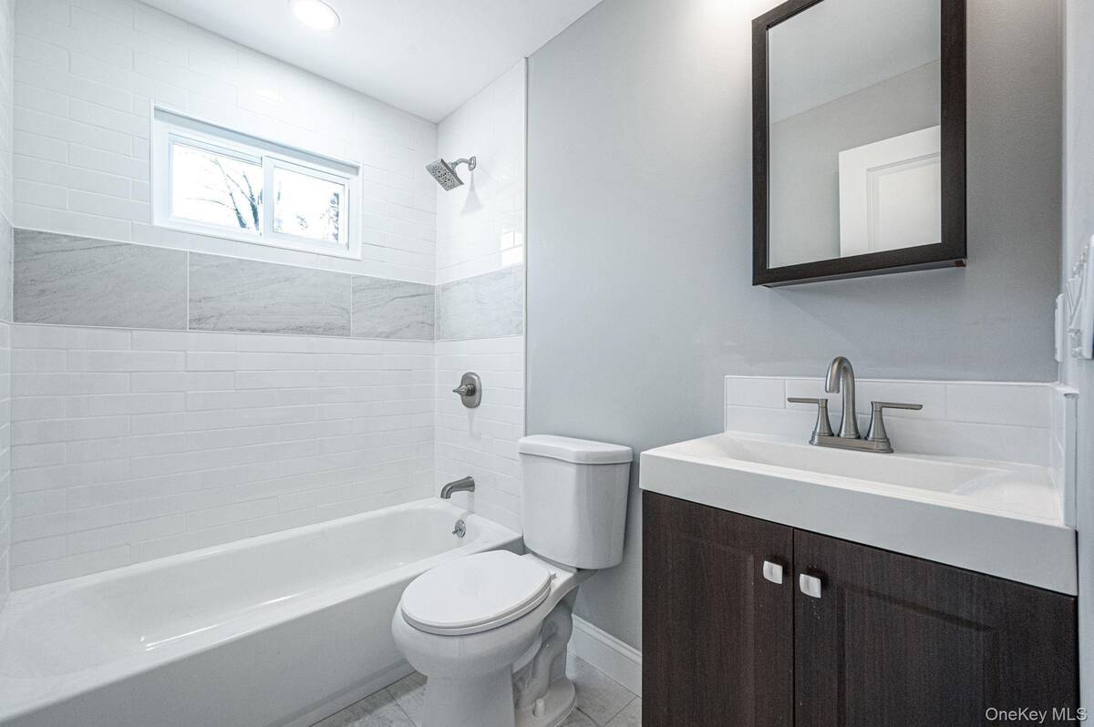 #22 photo, 27 Lyman Road, सफ़ोक काउंटी East Patchogue , NY 11772