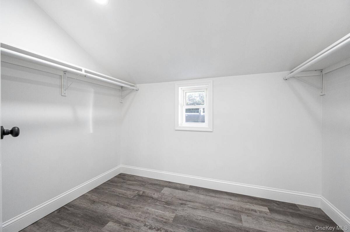 #28 photo, 27 Lyman Road, सफ़ोक काउंटी East Patchogue , NY 11772