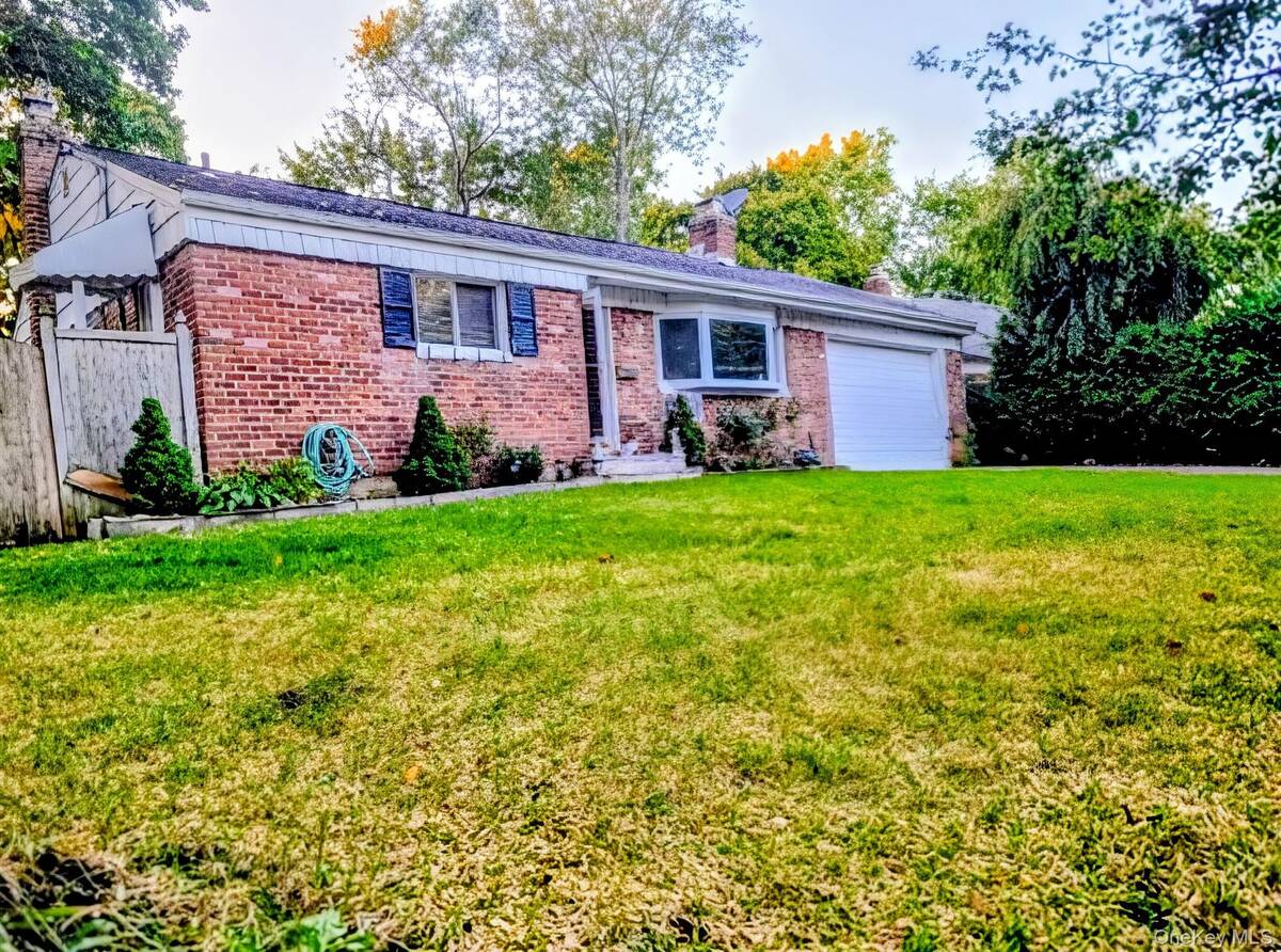 #13 photo, 17 Grayley Place, Huntington Station , NY 11746