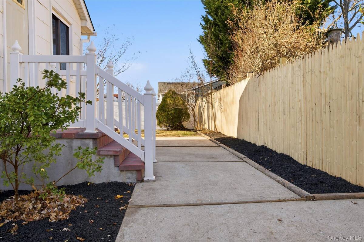 #1 photo, 26 Wilshire Drive, Саффолк ‖ North Babylon , NY 11703