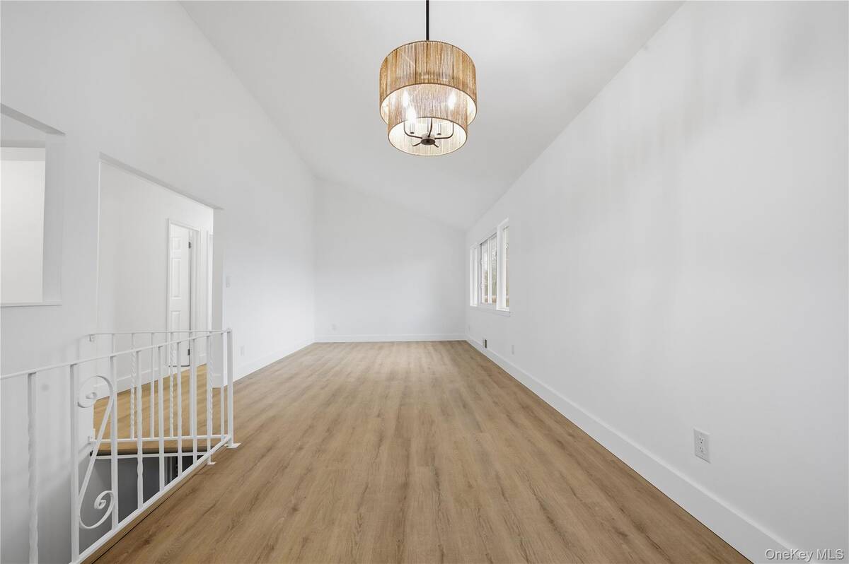 #12 photo, 26 Wilshire Drive, Саффолк ‖ North Babylon , NY 11703