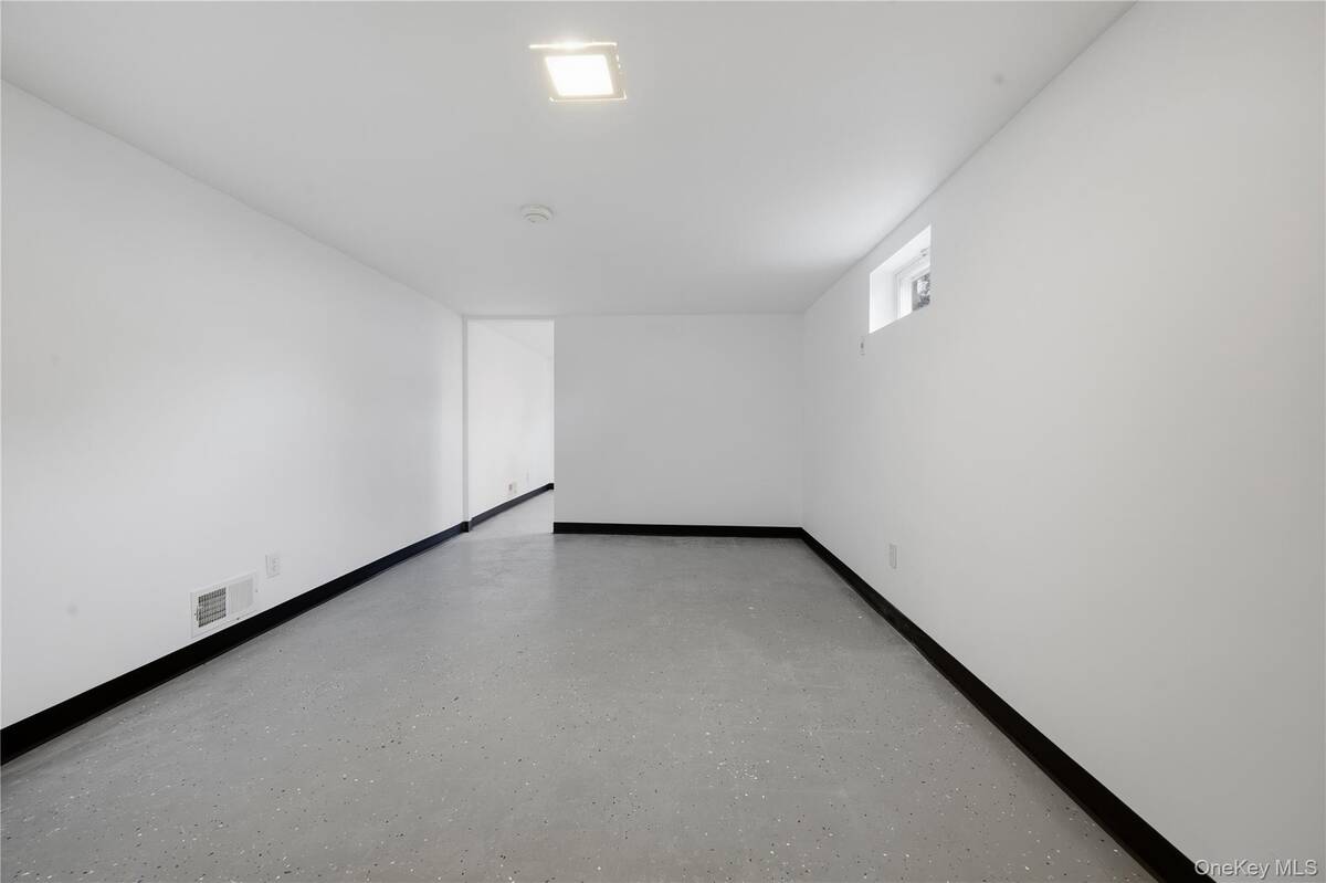 #15 photo, 26 Wilshire Drive, Саффолк ‖ North Babylon , NY 11703