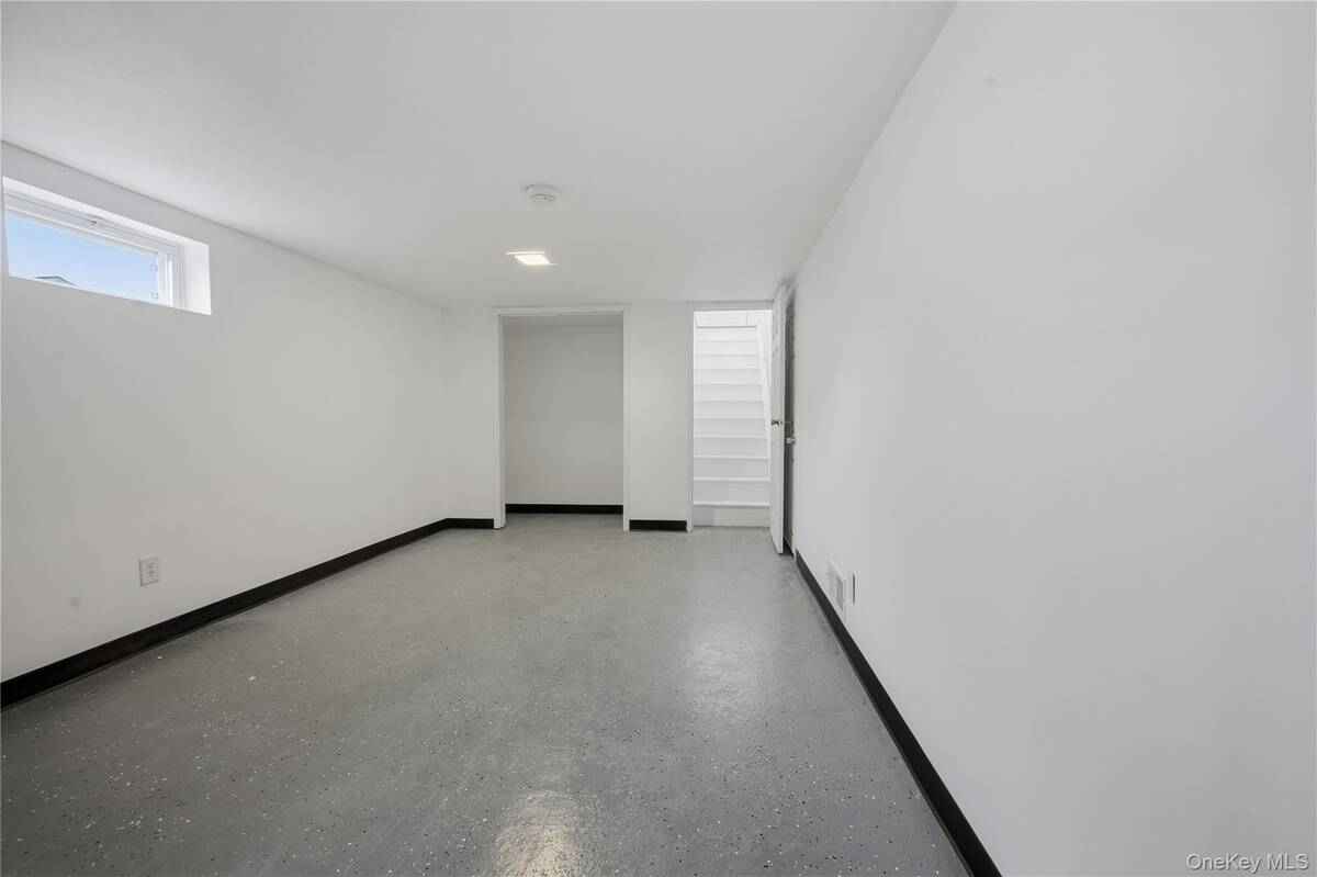 #17 photo, 26 Wilshire Drive, Саффолк ‖ North Babylon , NY 11703