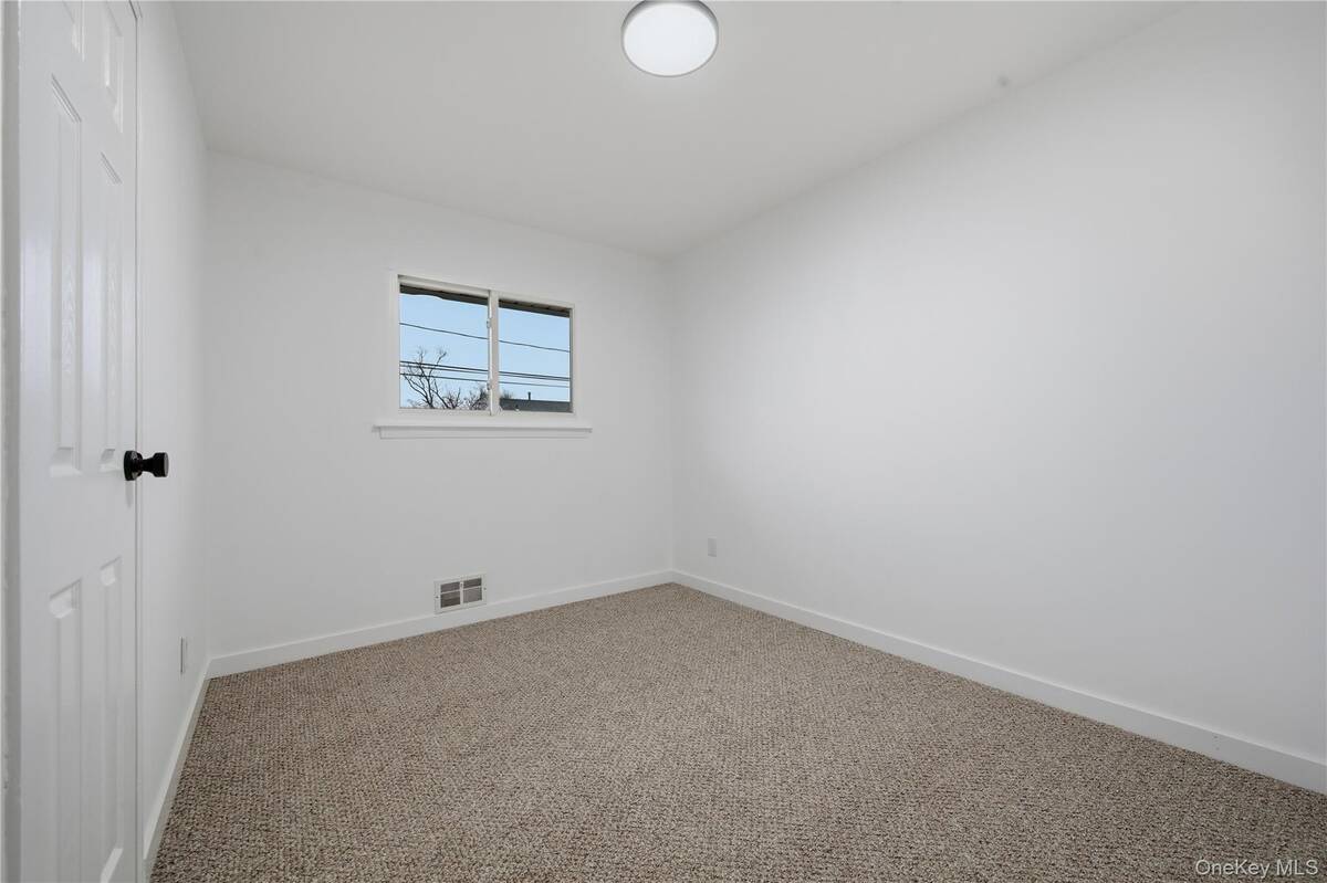 #6 photo, 26 Wilshire Drive, Саффолк ‖ North Babylon , NY 11703