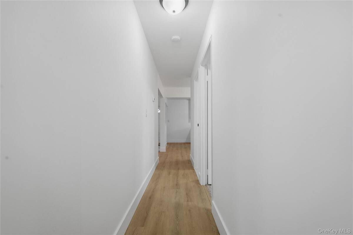 #8 photo, 26 Wilshire Drive, Саффолк ‖ North Babylon , NY 11703