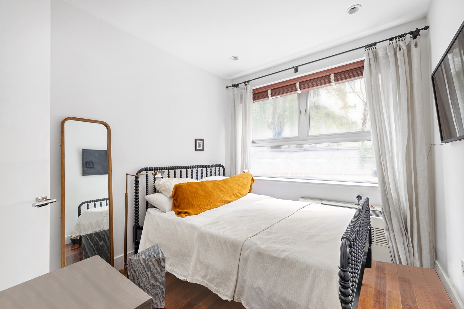 #4 photo, 129 METROPOLITAN Avenue, Williamsburg , NY 11211