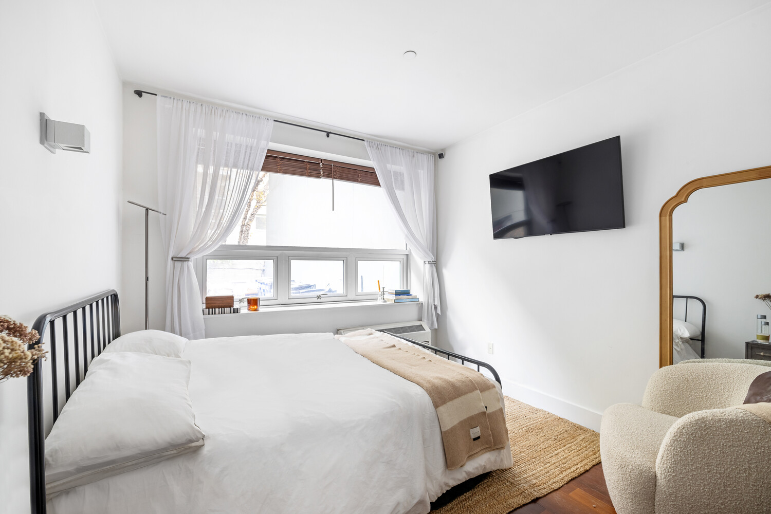 #5 photo, 129 METROPOLITAN Avenue, Williamsburg , NY 11211