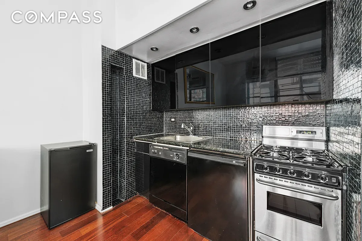 #3 photo, 350 E 62nd Street, Lenox Hill , NY 10065