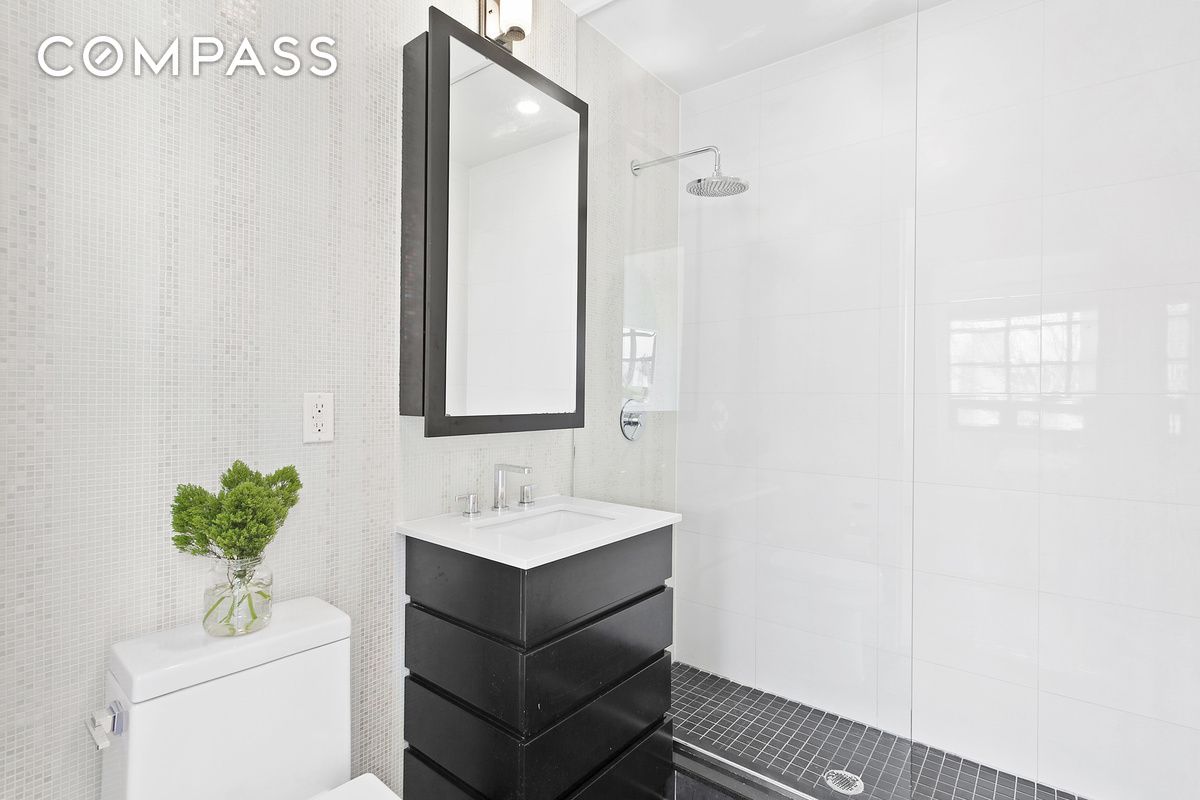 #8 photo, Brooklyn, Williamsburg , NY 11249