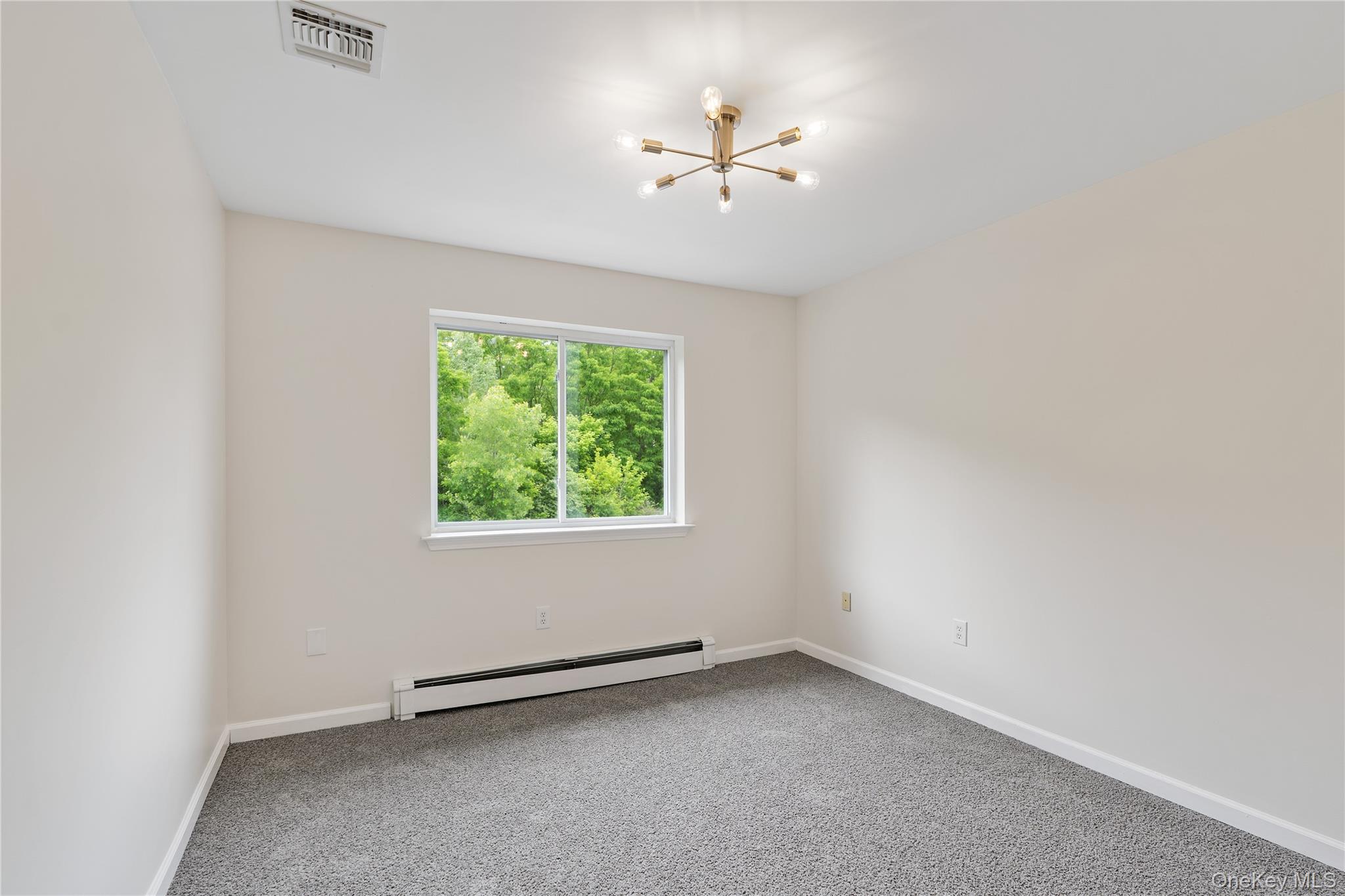 #17 photo, 221 Tamerisk Lane, 뉴욕주 New Windsor , NY 12553