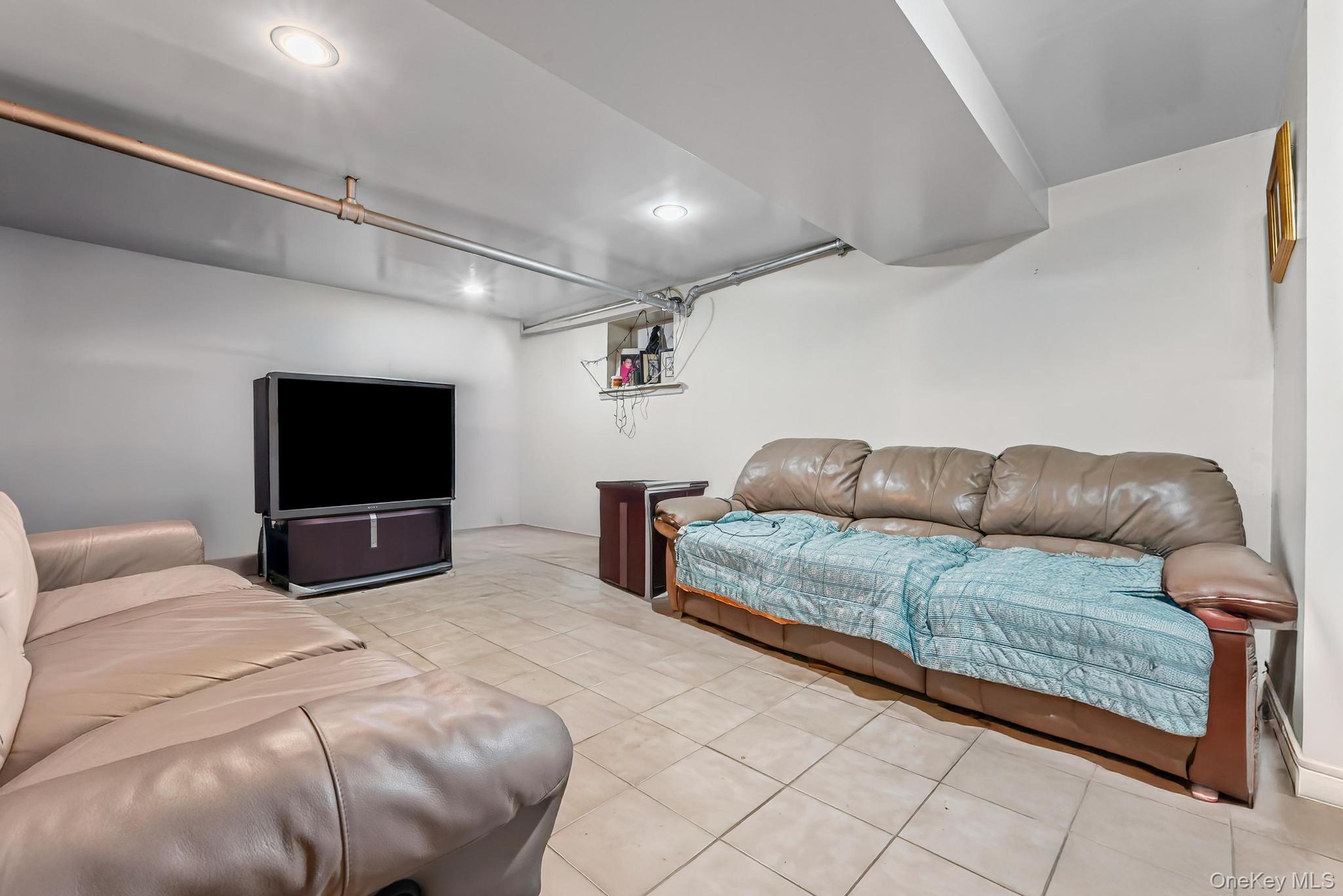 #16 photo, 188-31 Lewiston Avenue, Saint Albans , NY 11412