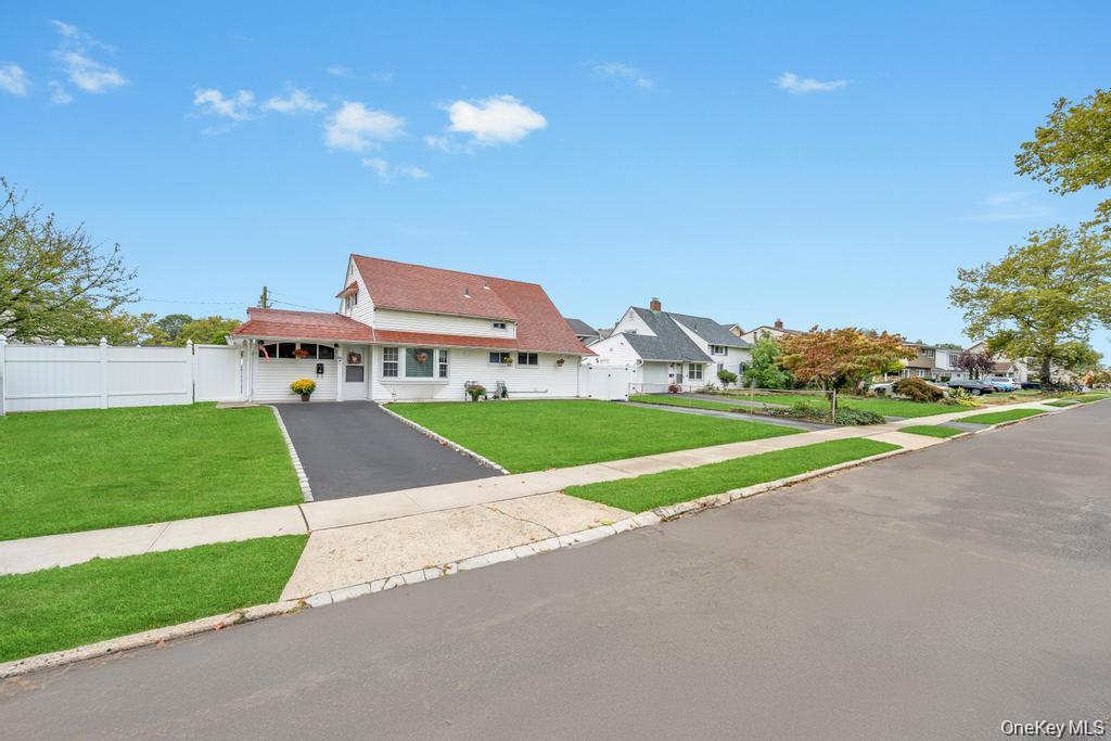 #2 photo, 46 Hardy Lane, Westbury , NY 11590