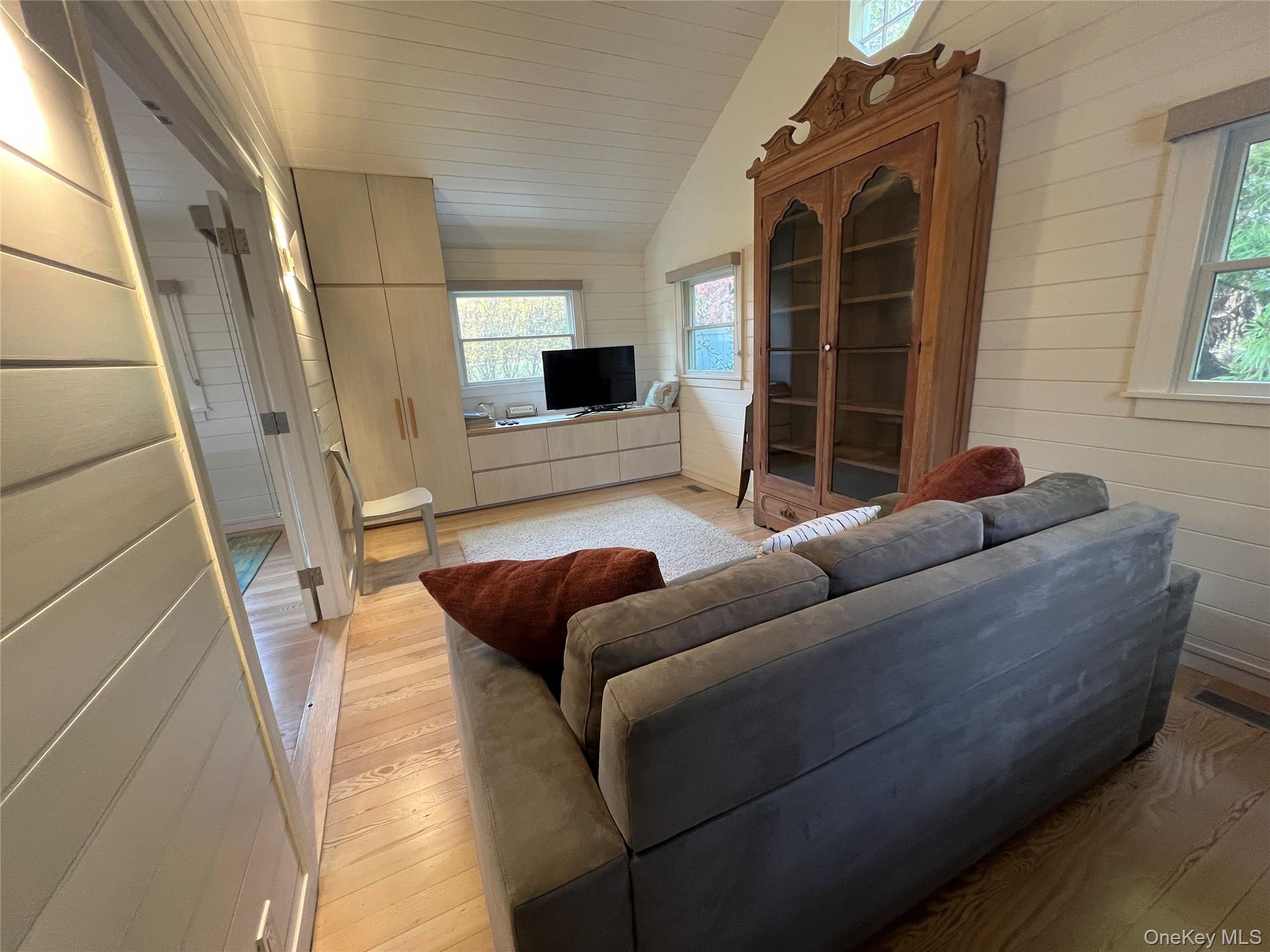 #10 photo, 42 N Menantic Road, सफ़ोक काउंटी Shelter Island , NY 11964