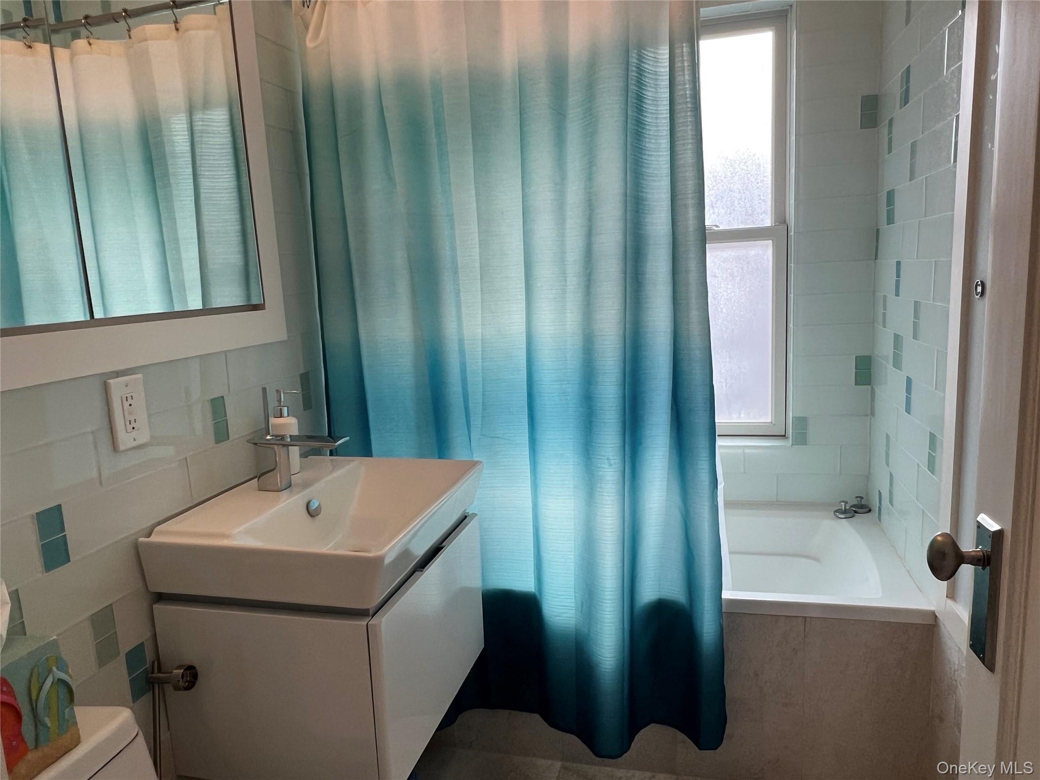 #18 photo, 42 N Menantic Road, सफ़ोक काउंटी Shelter Island , NY 11964