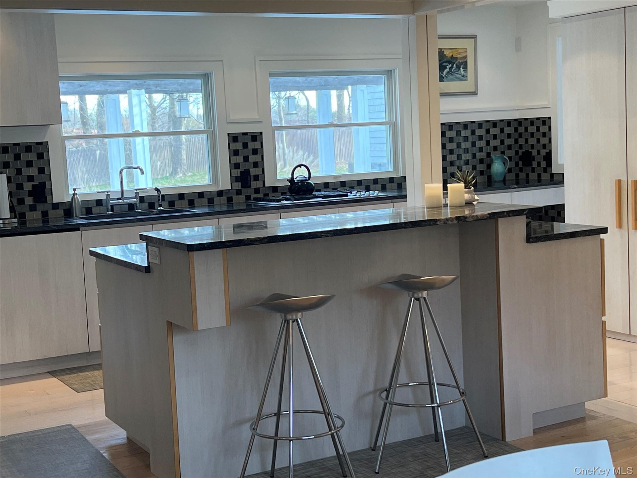 #3 photo, 42 N Menantic Road, सफ़ोक काउंटी Shelter Island , NY 11964