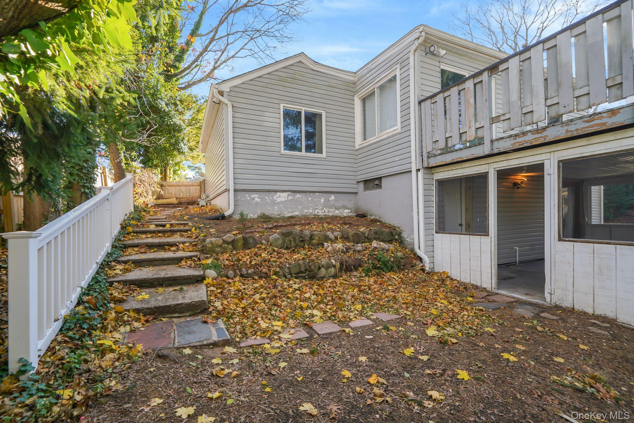 #1 photo, 11 Amityville Road, सफ़ोक काउंटी Sound Beach , NY 11789