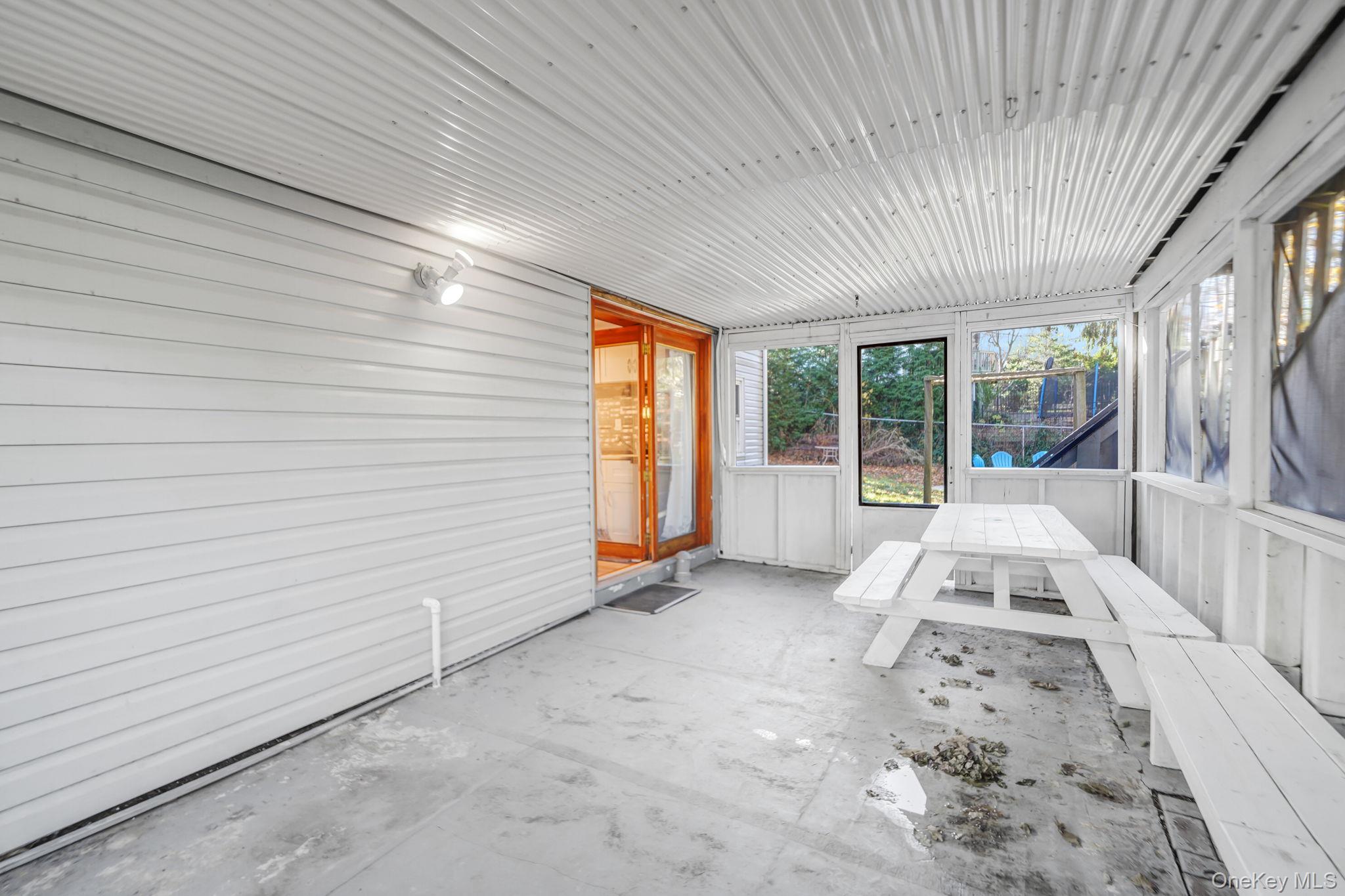 #12 photo, 11 Amityville Road, सफ़ोक काउंटी Sound Beach , NY 11789