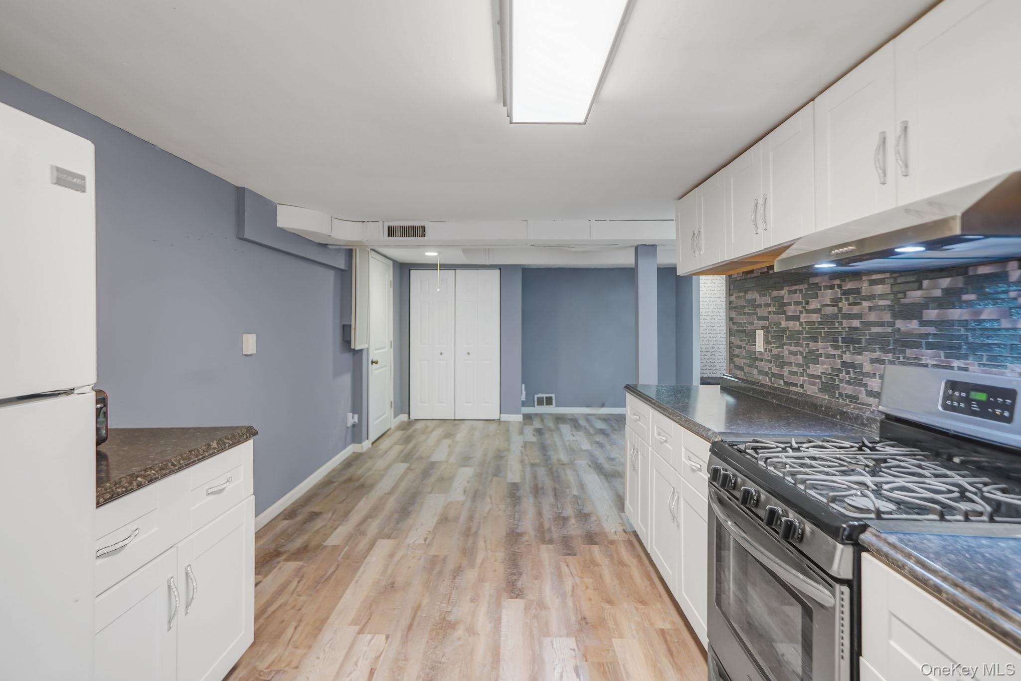 #4 photo, 11 Amityville Road, सफ़ोक काउंटी Sound Beach , NY 11789