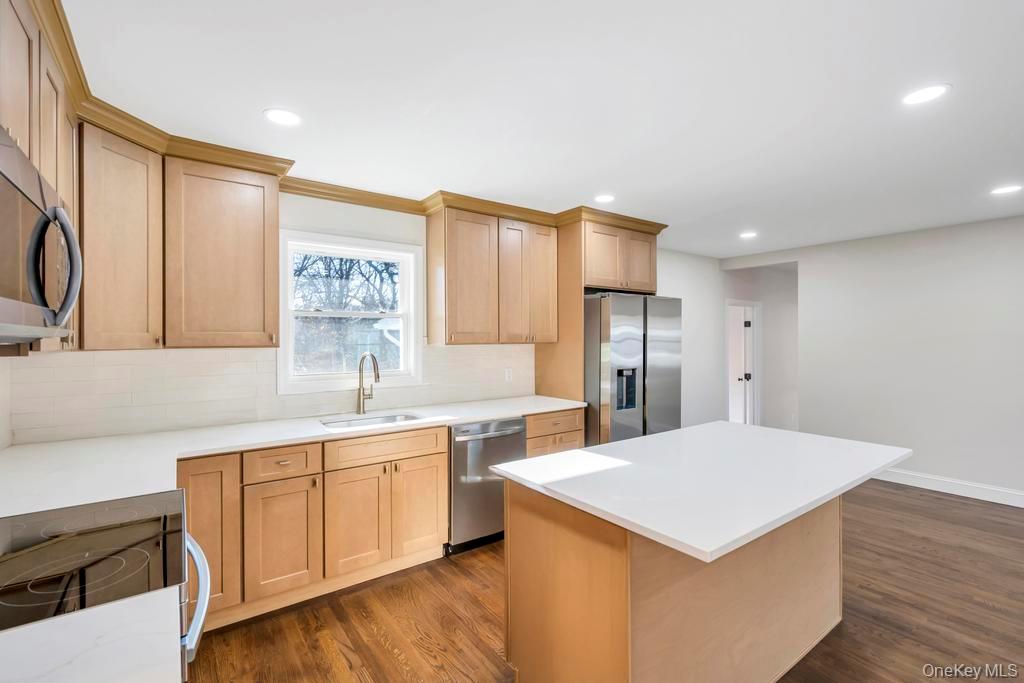 #11 photo, 16 Columbus Avenue, מחוז סאפוק Brentwood , NY 11717