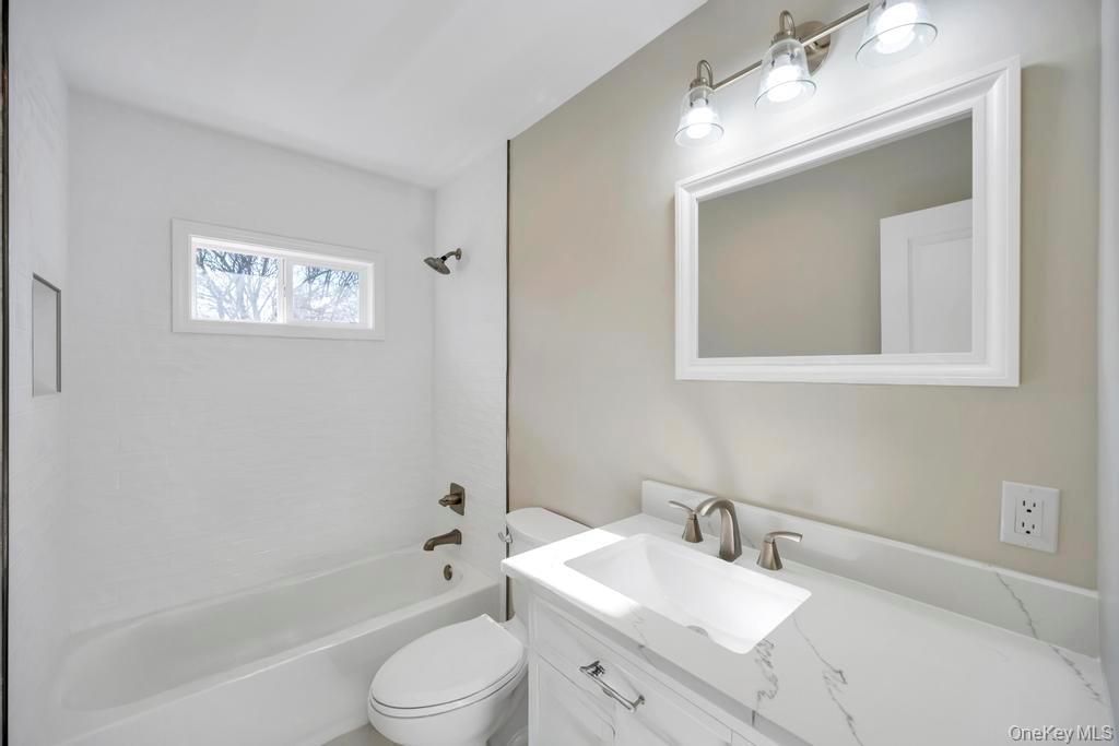 #20 photo, 16 Columbus Avenue, מחוז סאפוק Brentwood , NY 11717