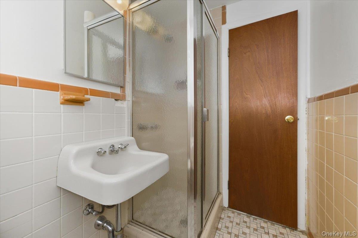 #4 photo, 24-60 81st Street, 뉴욕퀸즈 East Elmhurst , NY 11370