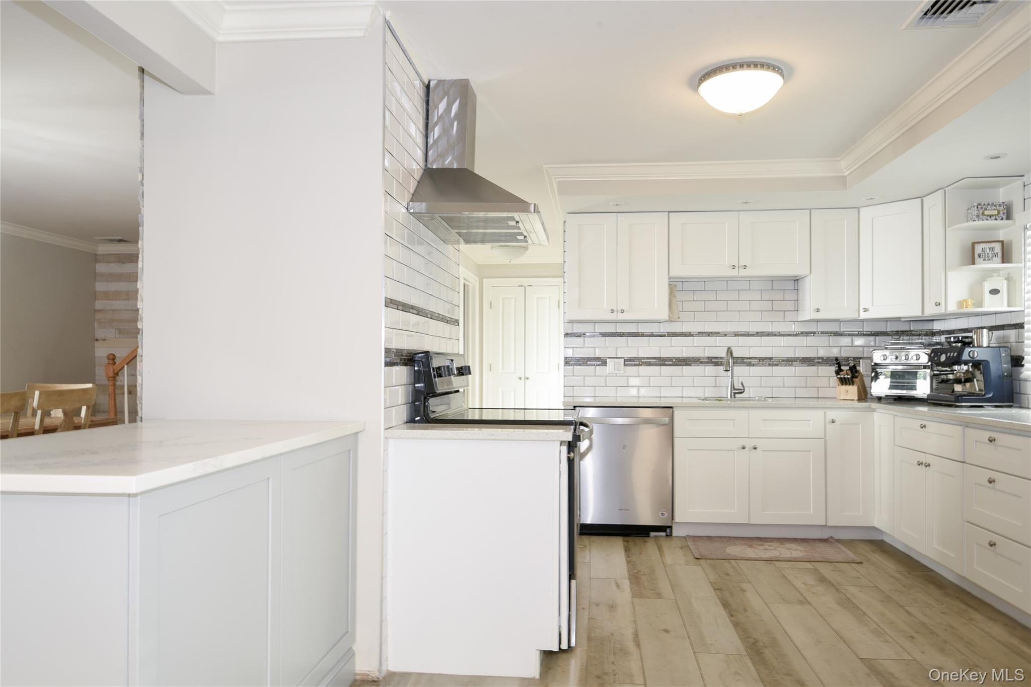 #12 photo, 181 Friends Lane, Westbury , NY 11590