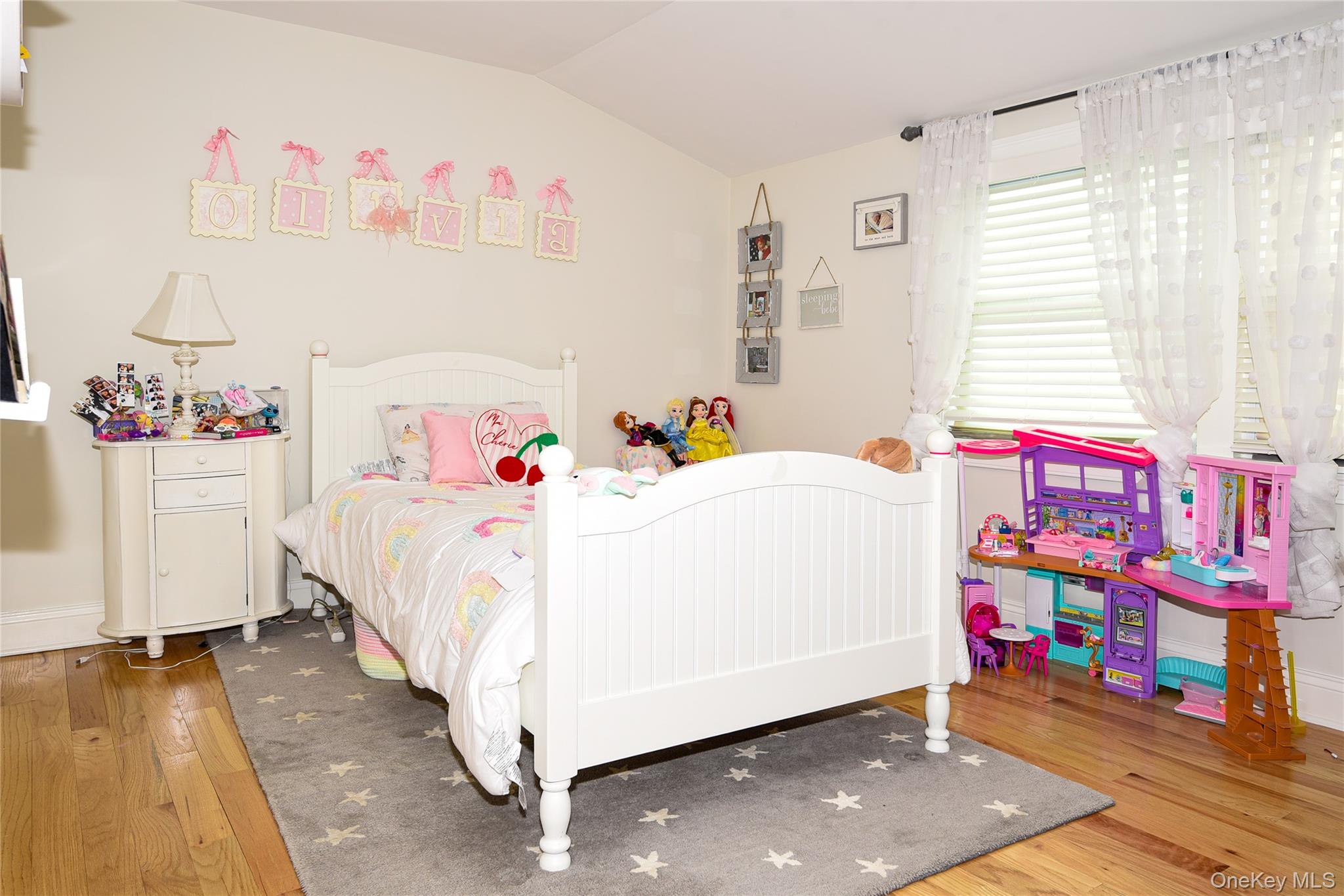 #16 photo, 181 Friends Lane, Westbury , NY 11590