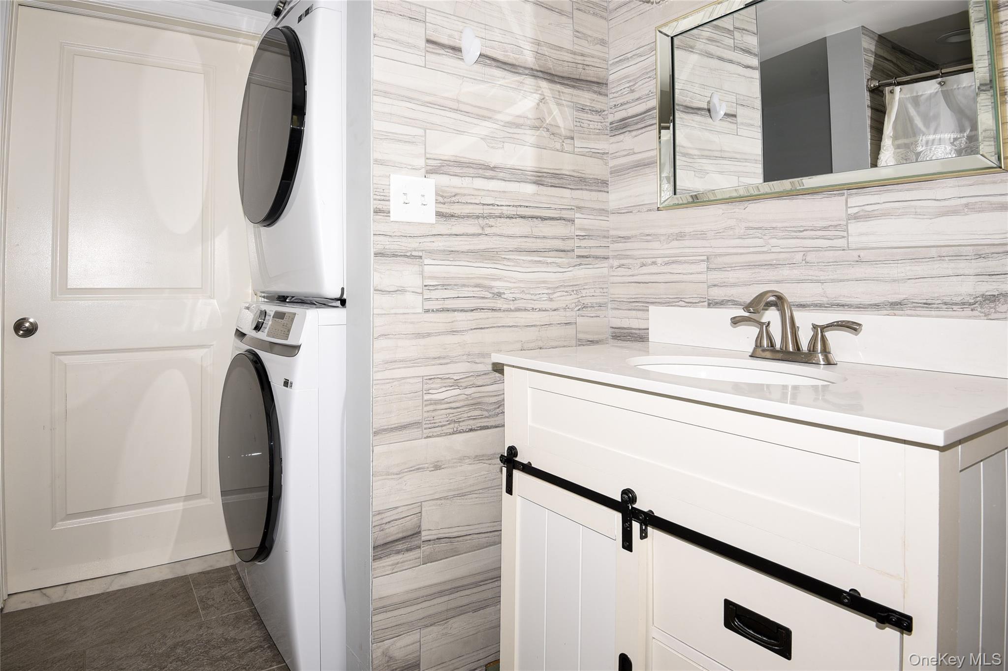 #17 photo, 181 Friends Lane, Westbury , NY 11590