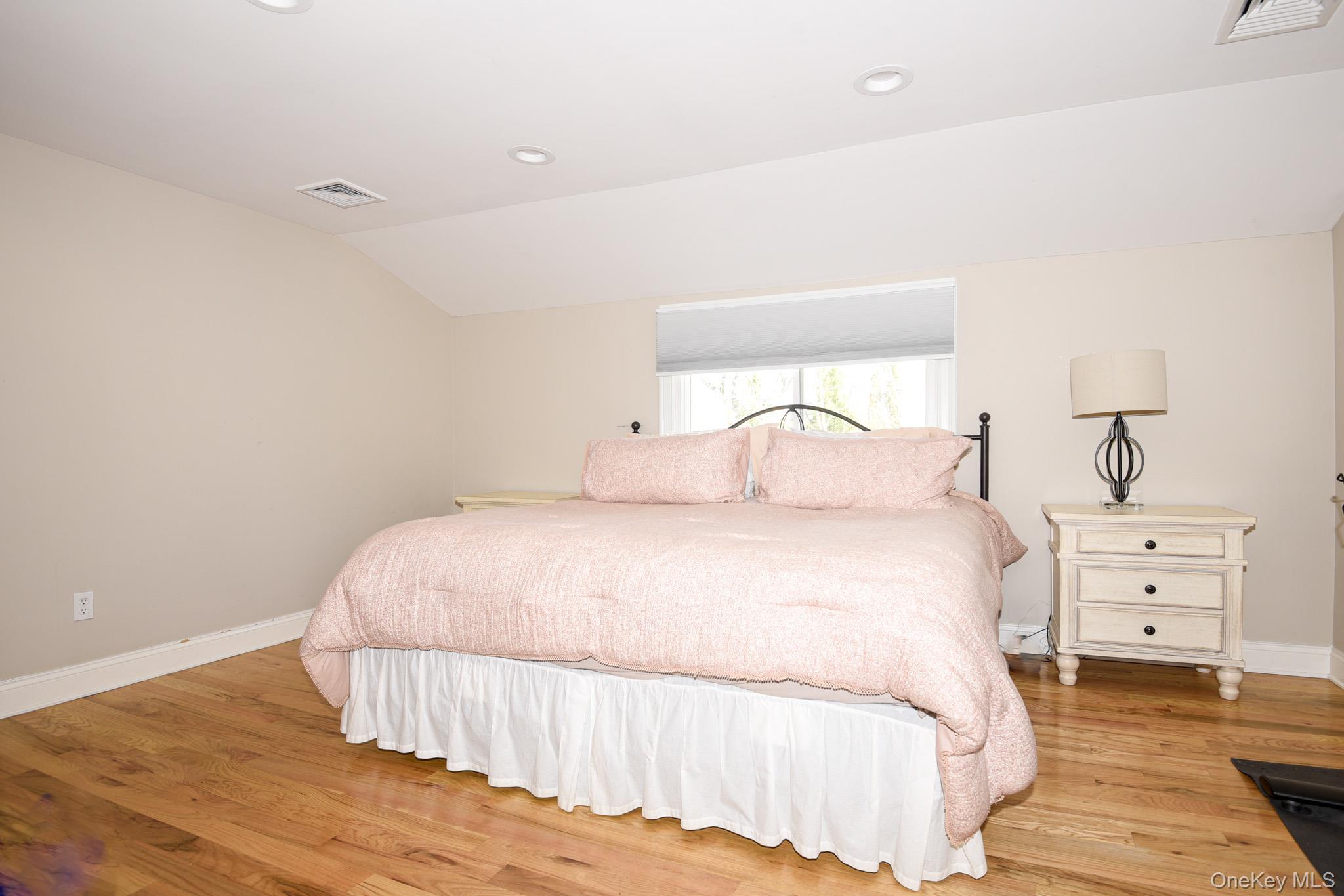 #20 photo, 181 Friends Lane, Westbury , NY 11590