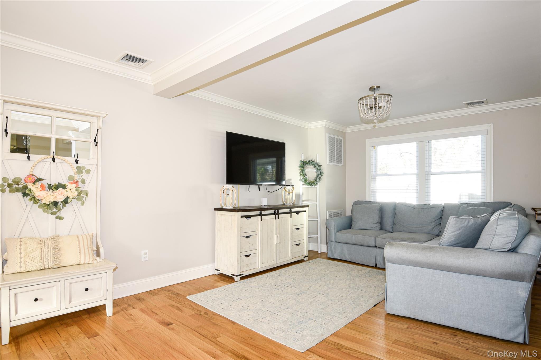 #5 photo, 181 Friends Lane, Westbury , NY 11590