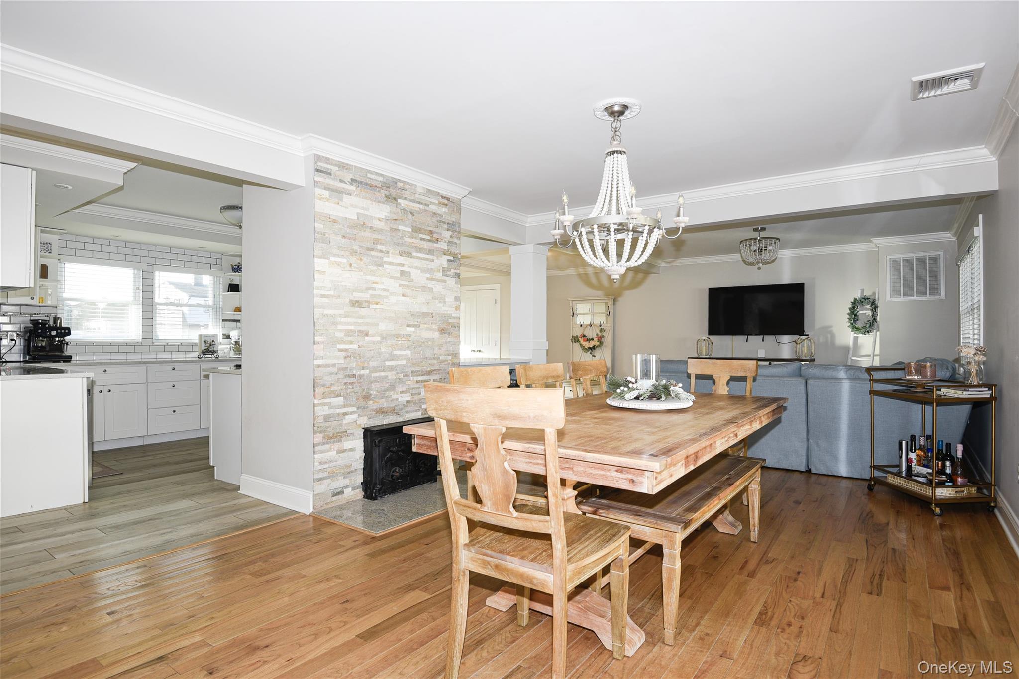 #7 photo, 181 Friends Lane, Westbury , NY 11590