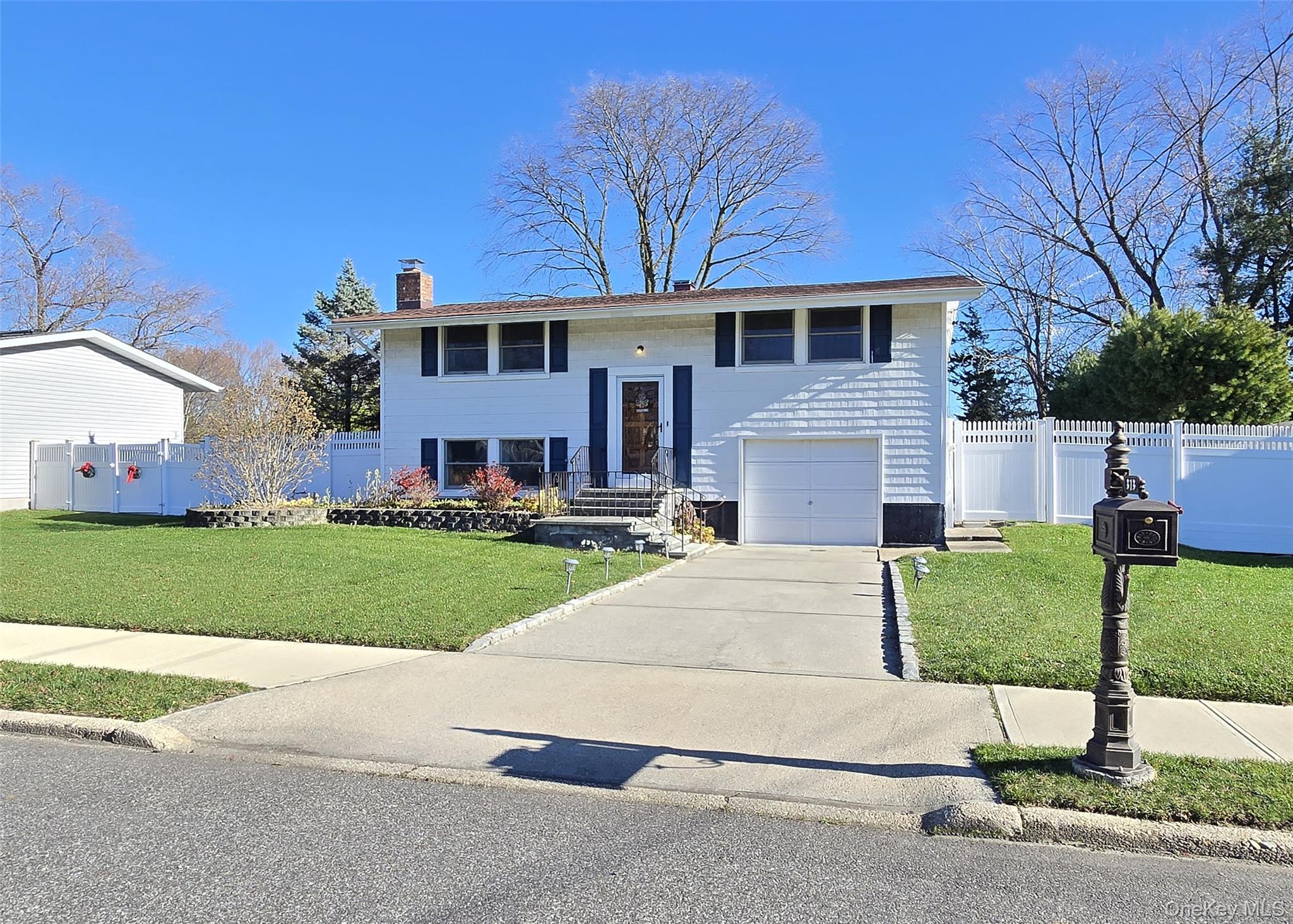 #1 photo, 373 Magnolia Drive, 东长岛 Selden , NY 11784