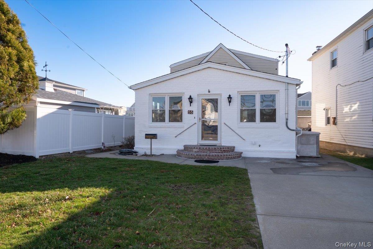 #1 photo, 55 Alhambra Road, नासाउ काउंटी Massapequa , NY 11758