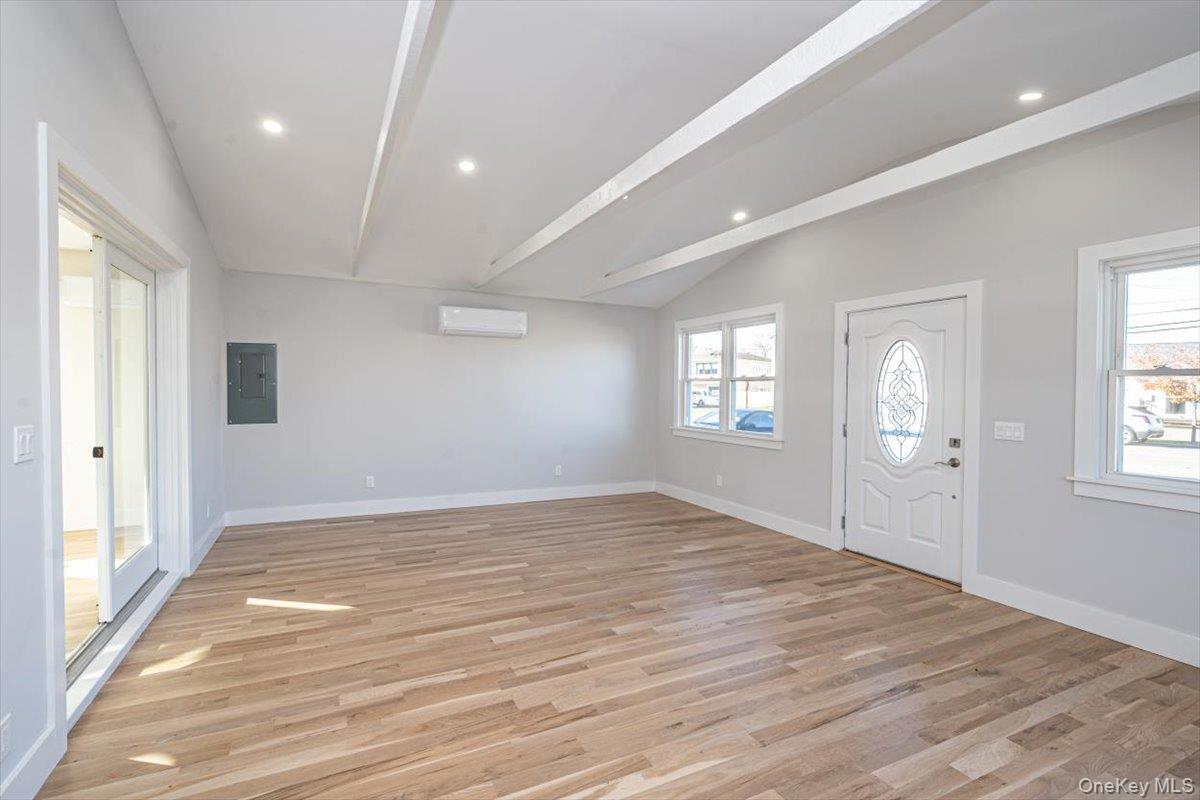 #15 photo, 55 Alhambra Road, नासाउ काउंटी Massapequa , NY 11758