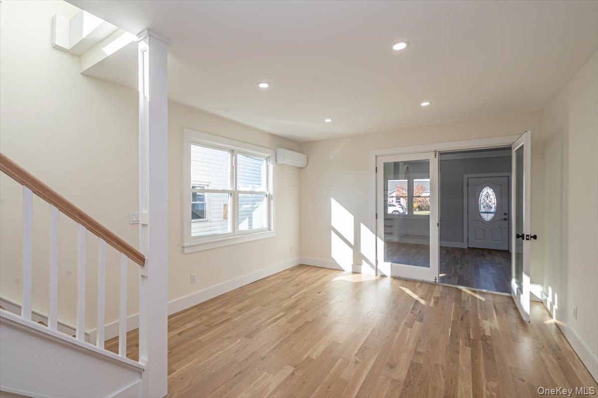 #18 photo, 55 Alhambra Road, नासाउ काउंटी Massapequa , NY 11758