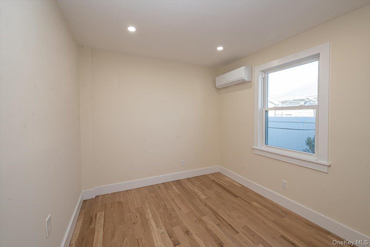 #20 photo, 55 Alhambra Road, नासाउ काउंटी Massapequa , NY 11758