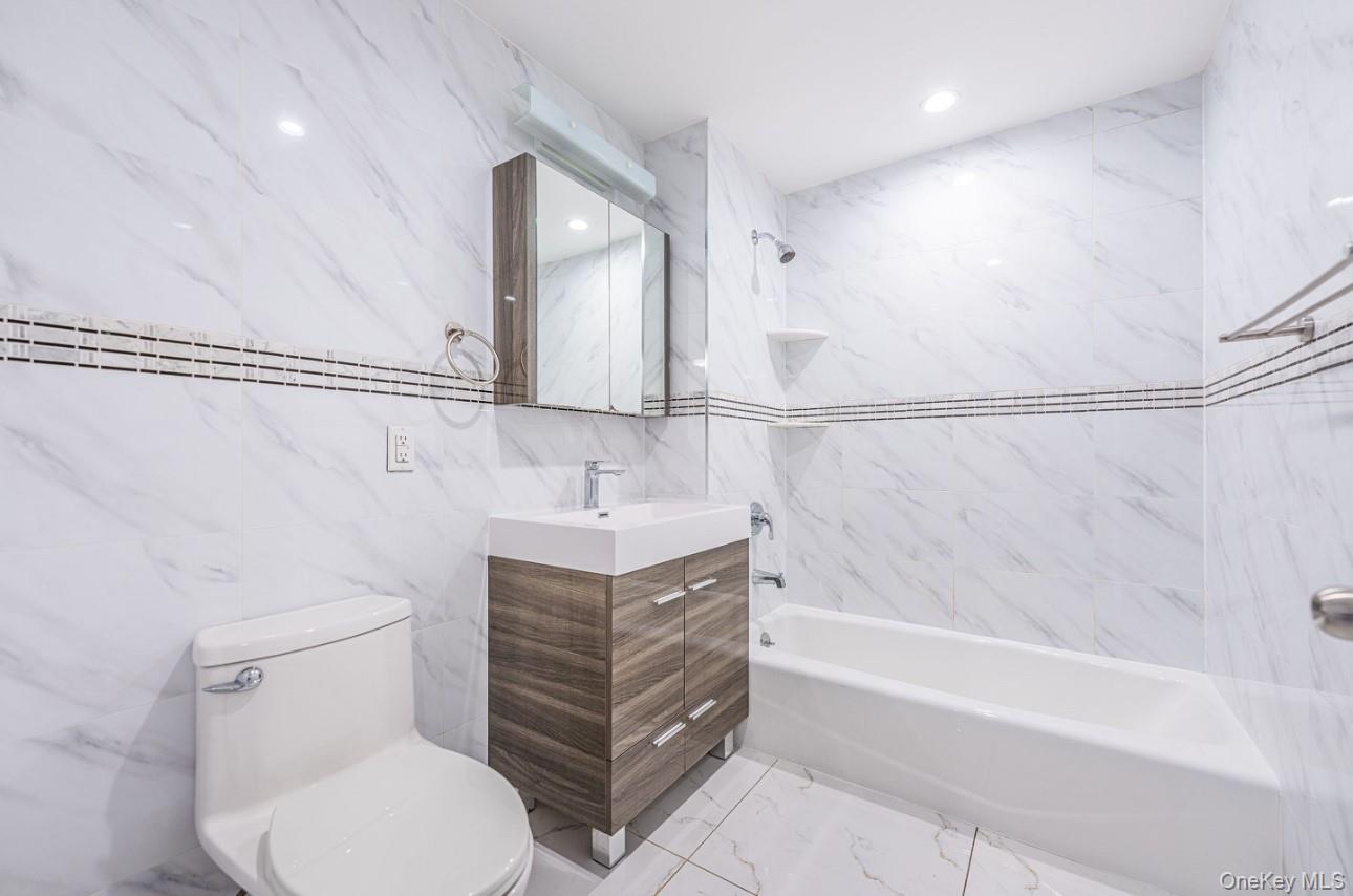 #6 photo, 45-16 NE 83rd street Street, 뉴욕퀸즈 Elmhurst , NY 11373