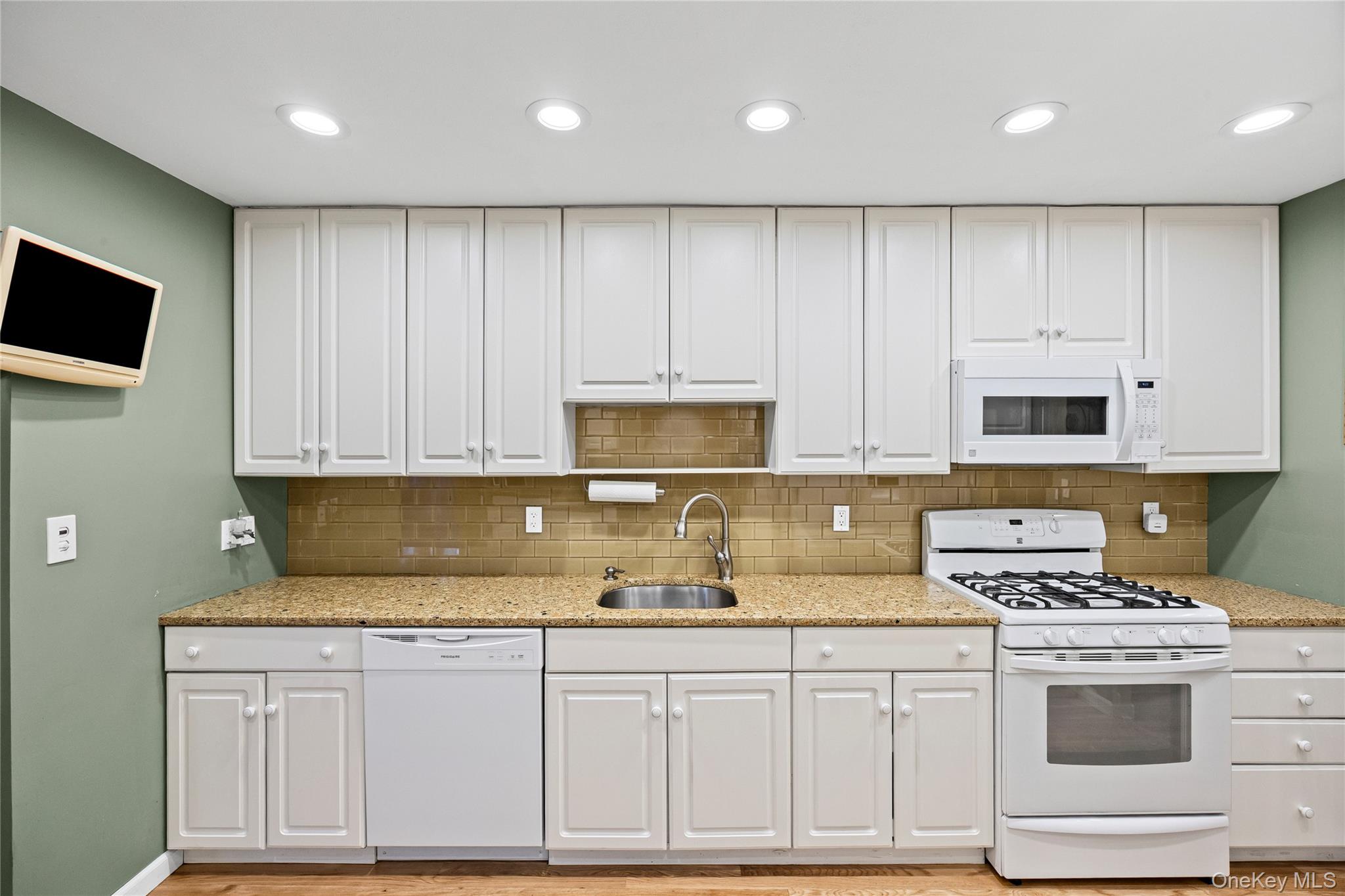 #7 photo, 1829 Bradley Court, North Bellmore , NY 11710