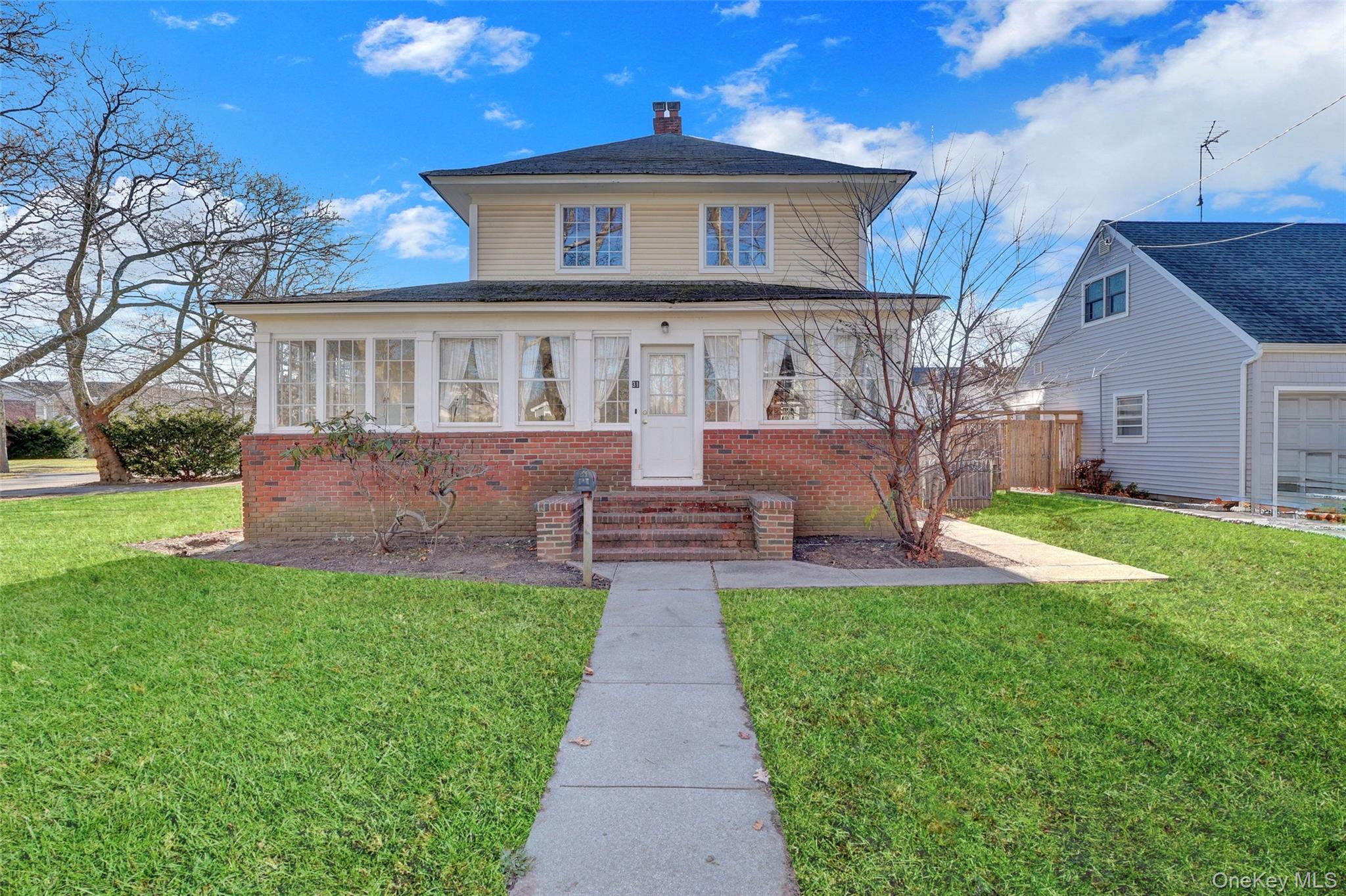 #1 photo, 31 Hiawatha Drive, Brightwaters , NY 11718