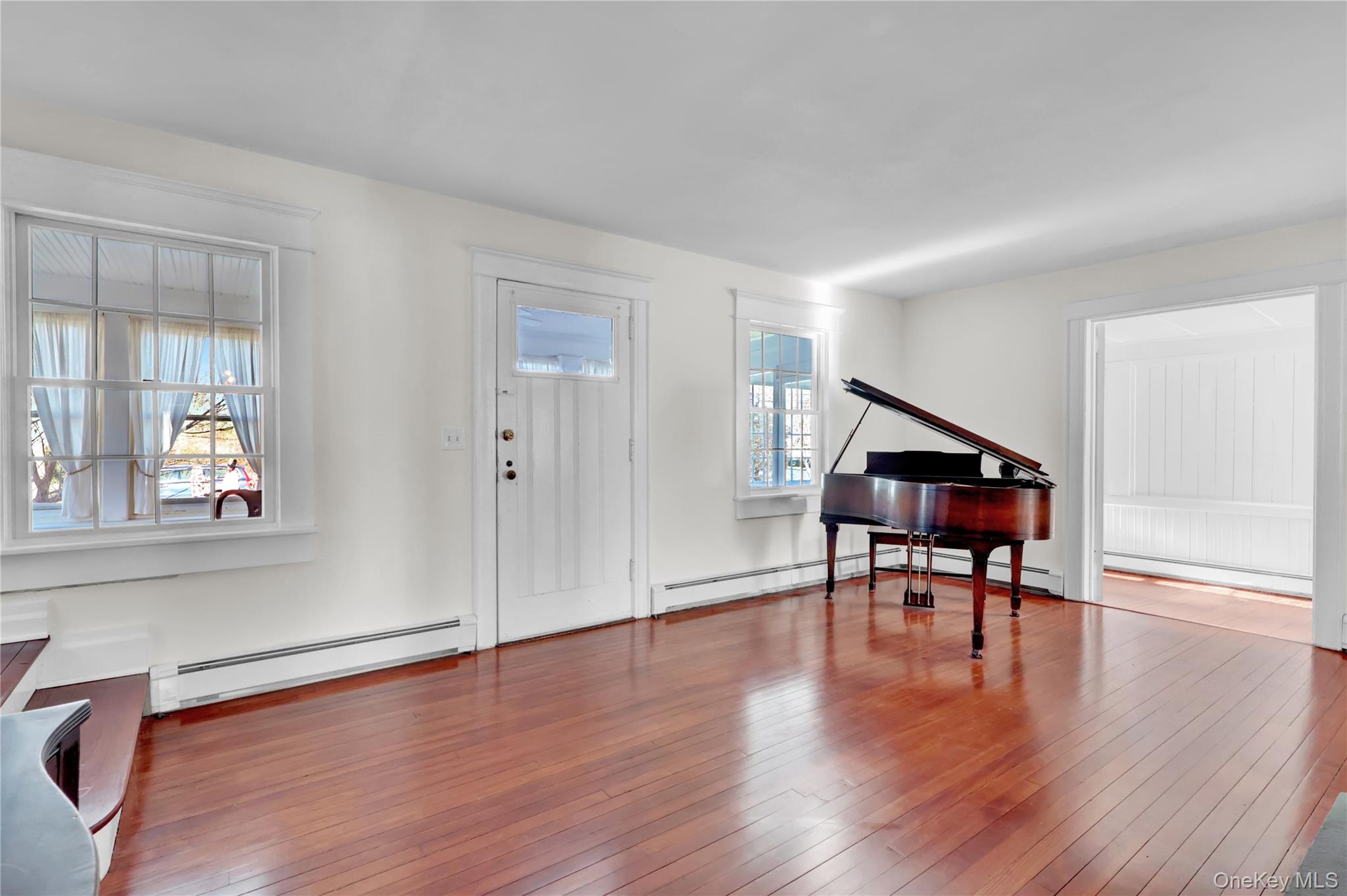 #12 photo, 31 Hiawatha Drive, Brightwaters , NY 11718