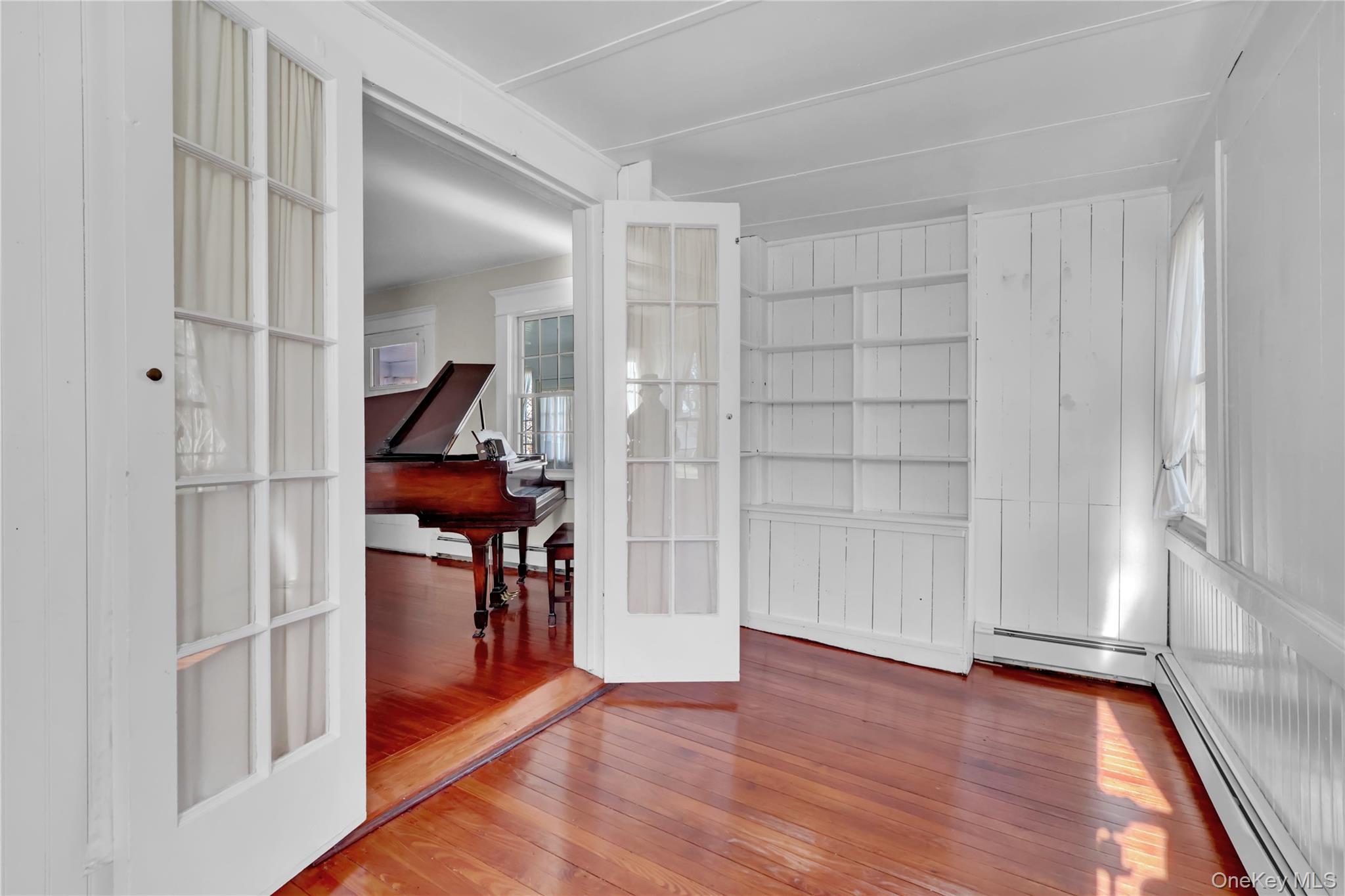 #14 photo, 31 Hiawatha Drive, Brightwaters , NY 11718