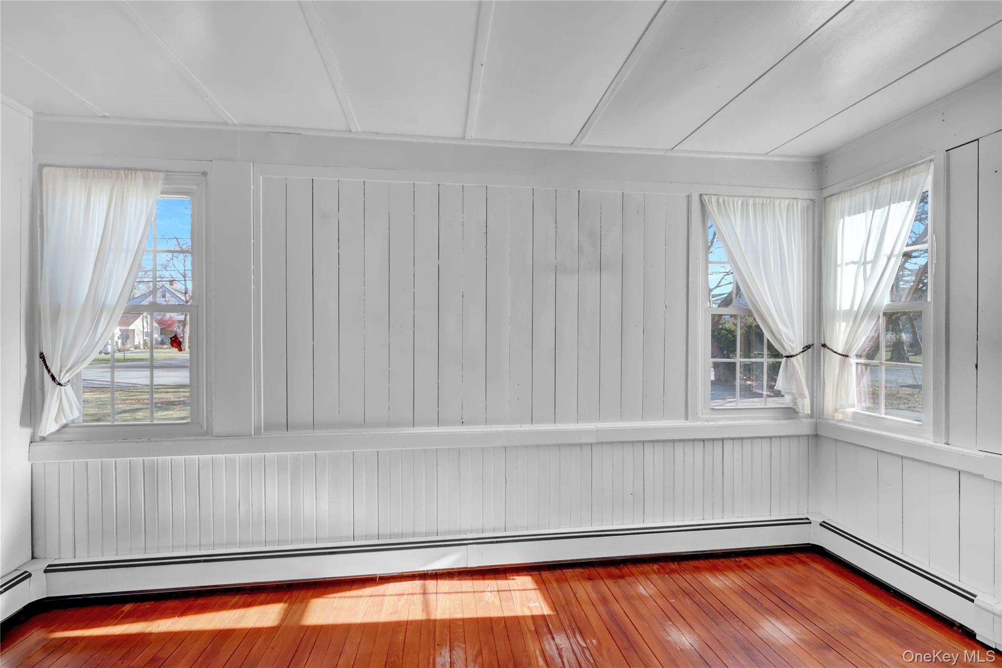 #15 photo, 31 Hiawatha Drive, Brightwaters , NY 11718