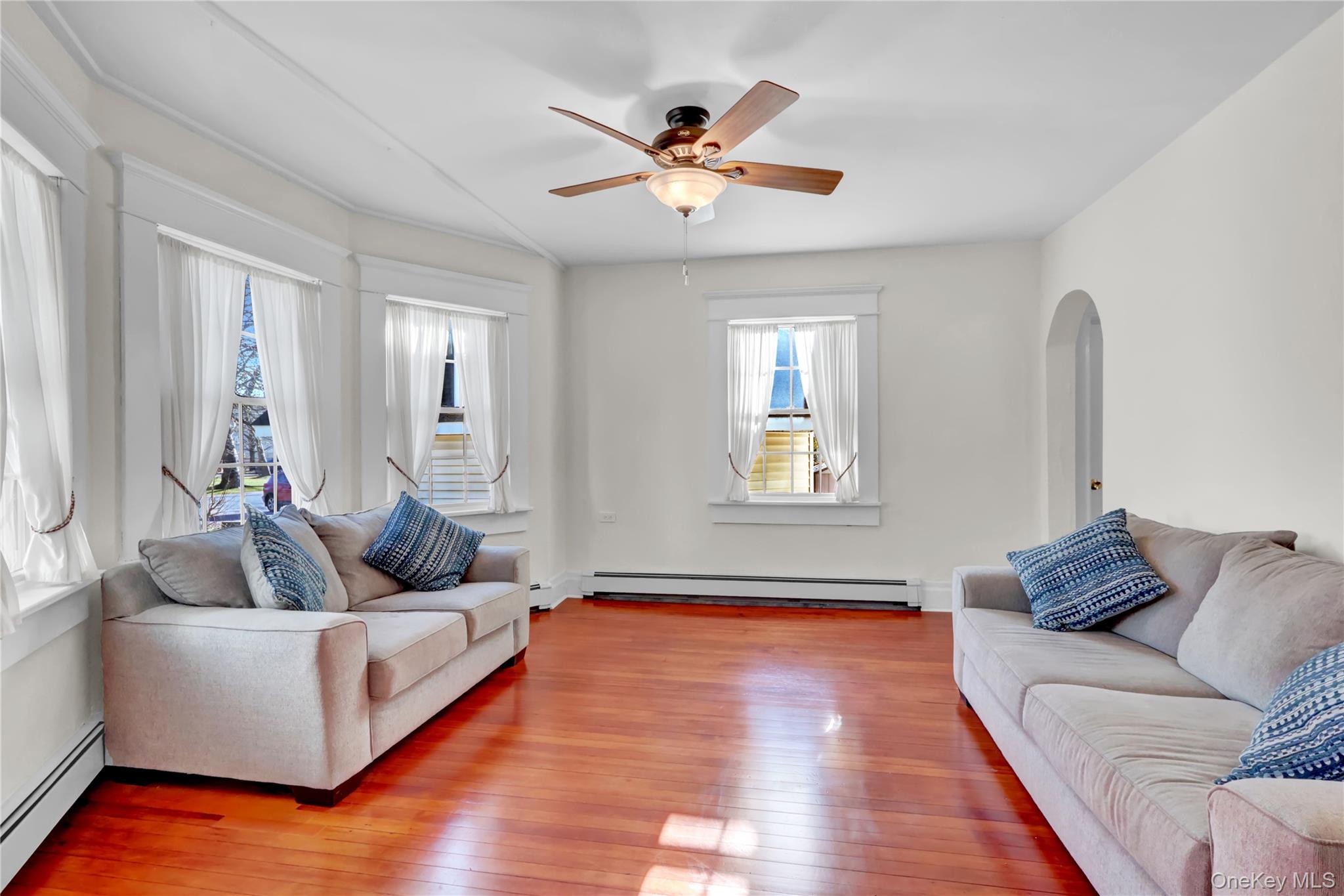 #16 photo, 31 Hiawatha Drive, Brightwaters , NY 11718