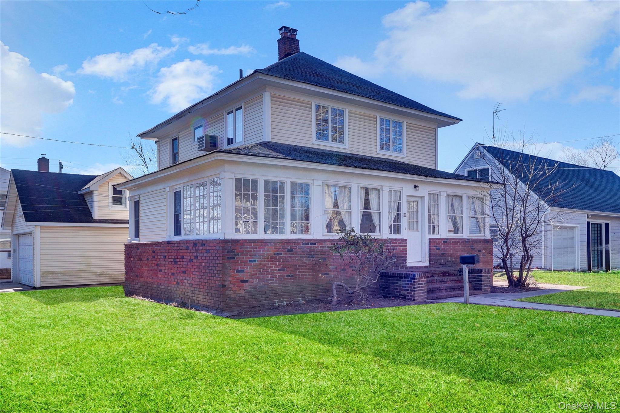 #3 photo, 31 Hiawatha Drive, Brightwaters , NY 11718