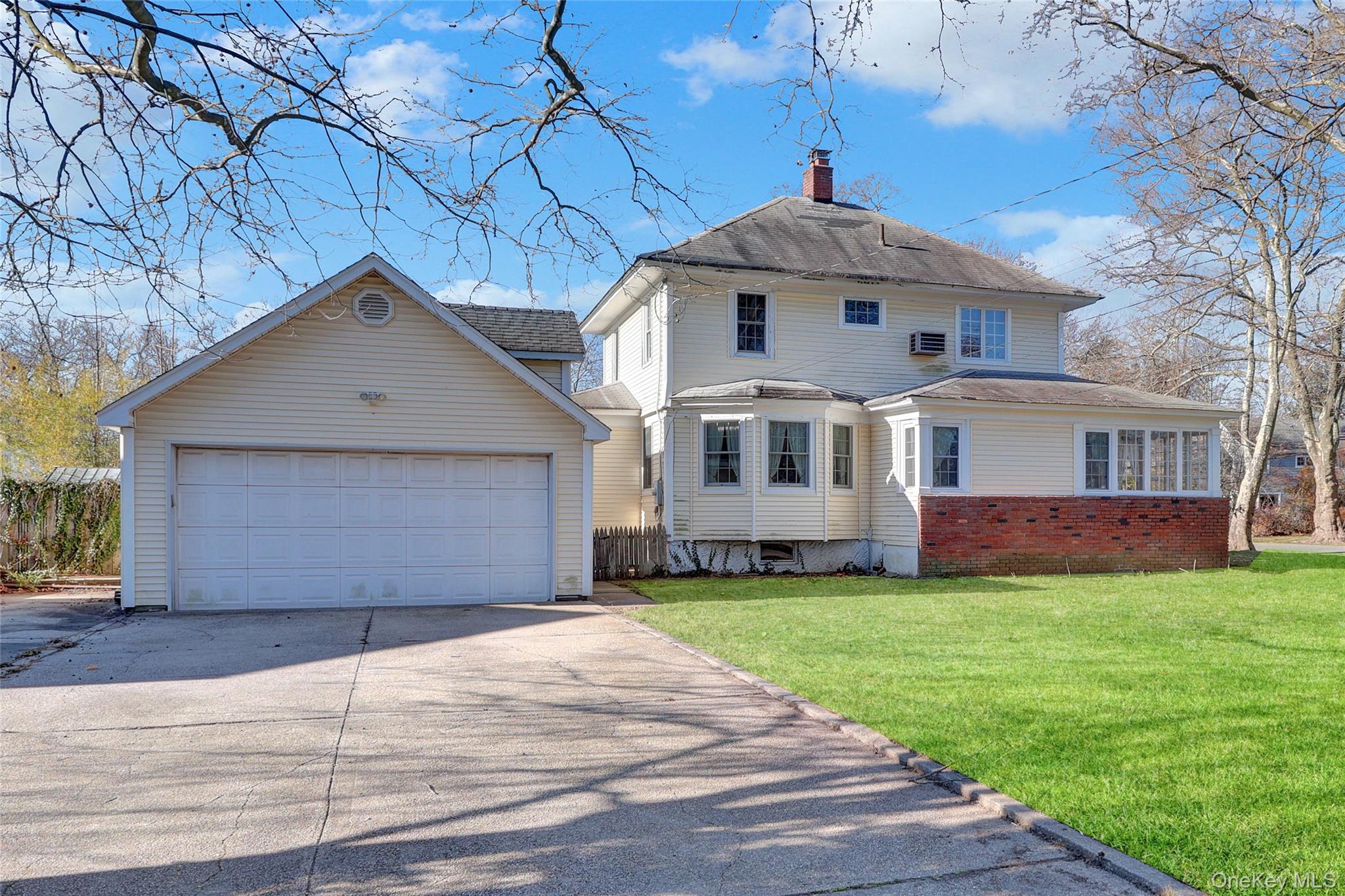 #6 photo, 31 Hiawatha Drive, Brightwaters , NY 11718