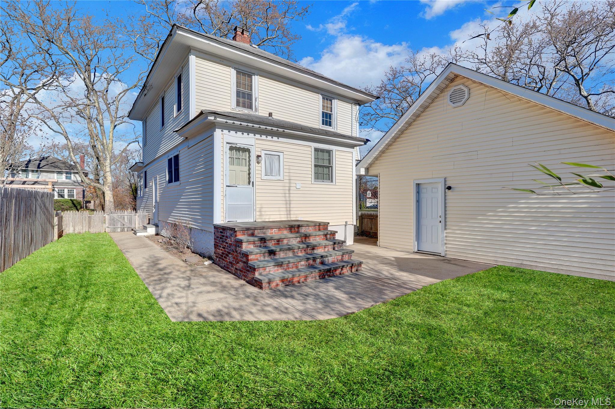 #7 photo, 31 Hiawatha Drive, Brightwaters , NY 11718