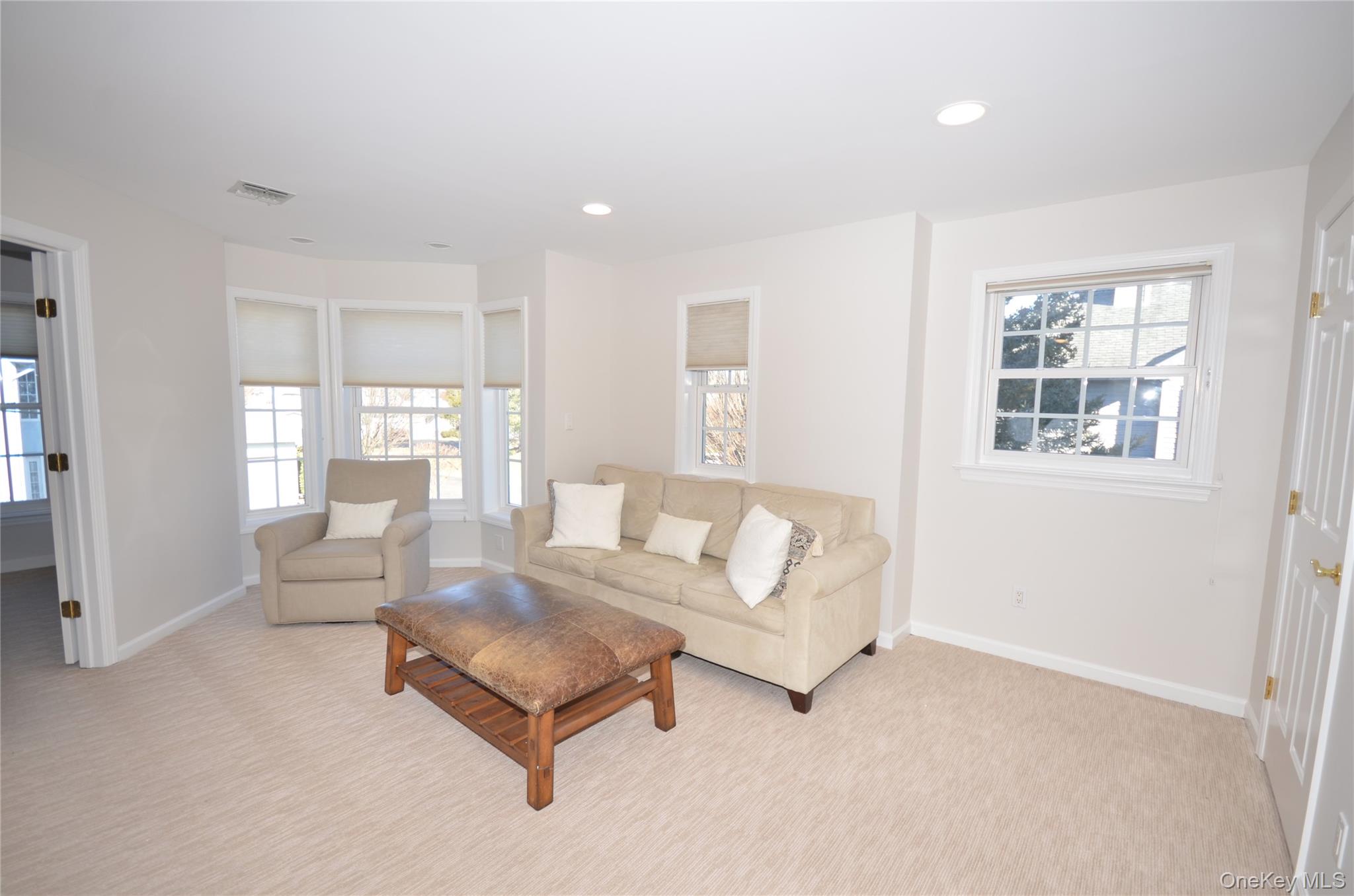 #19 photo, 736 Verona Drive, Melville , NY 11747