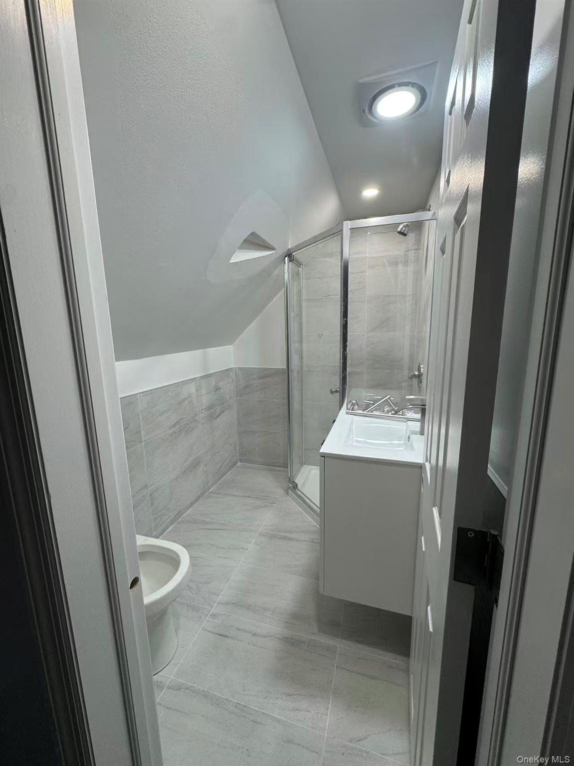 #11 photo, 6 Serpentine Lane, מחוז נסאו Levittown , NY 11756