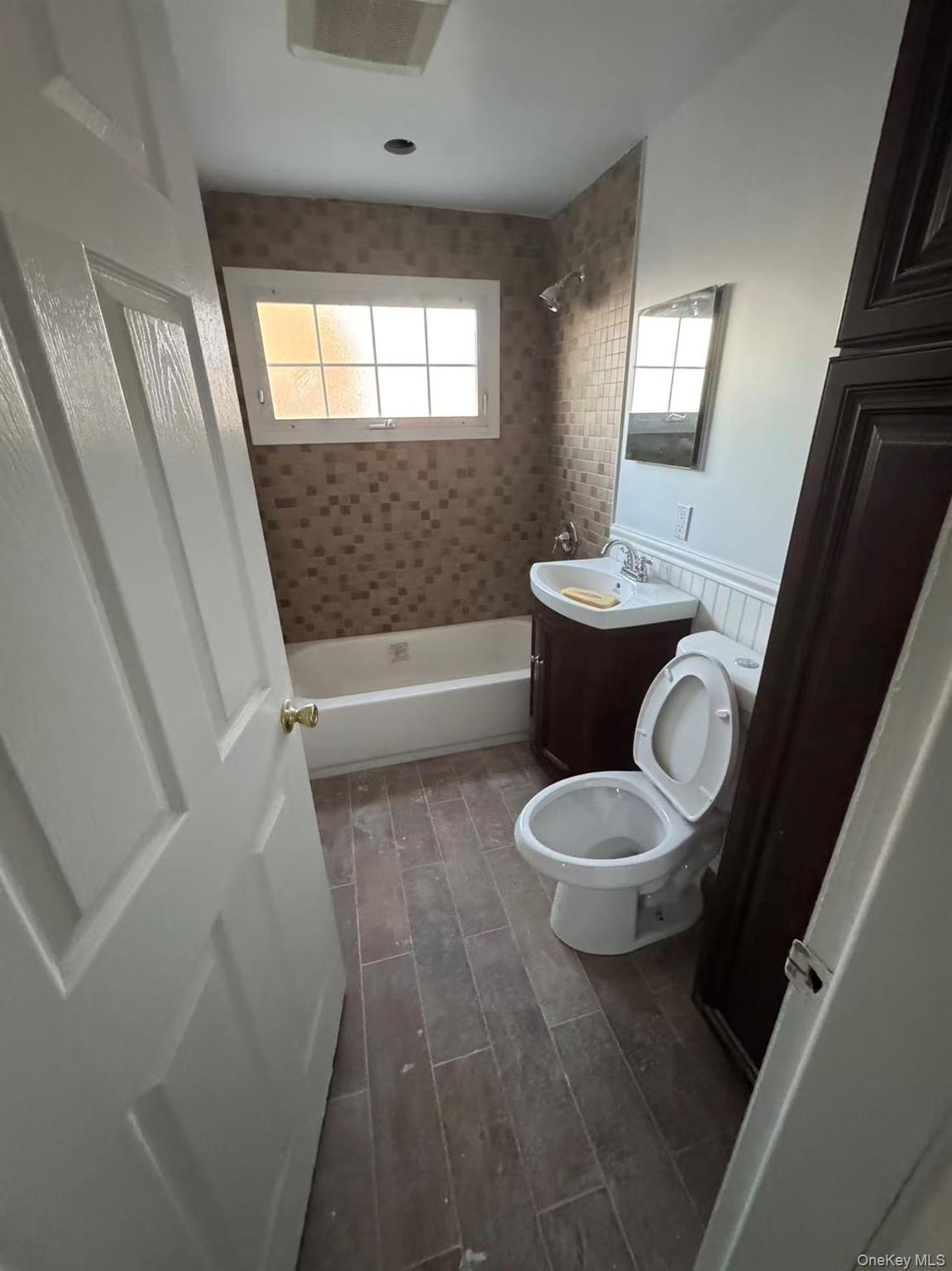 #12 photo, 6 Serpentine Lane, מחוז נסאו Levittown , NY 11756