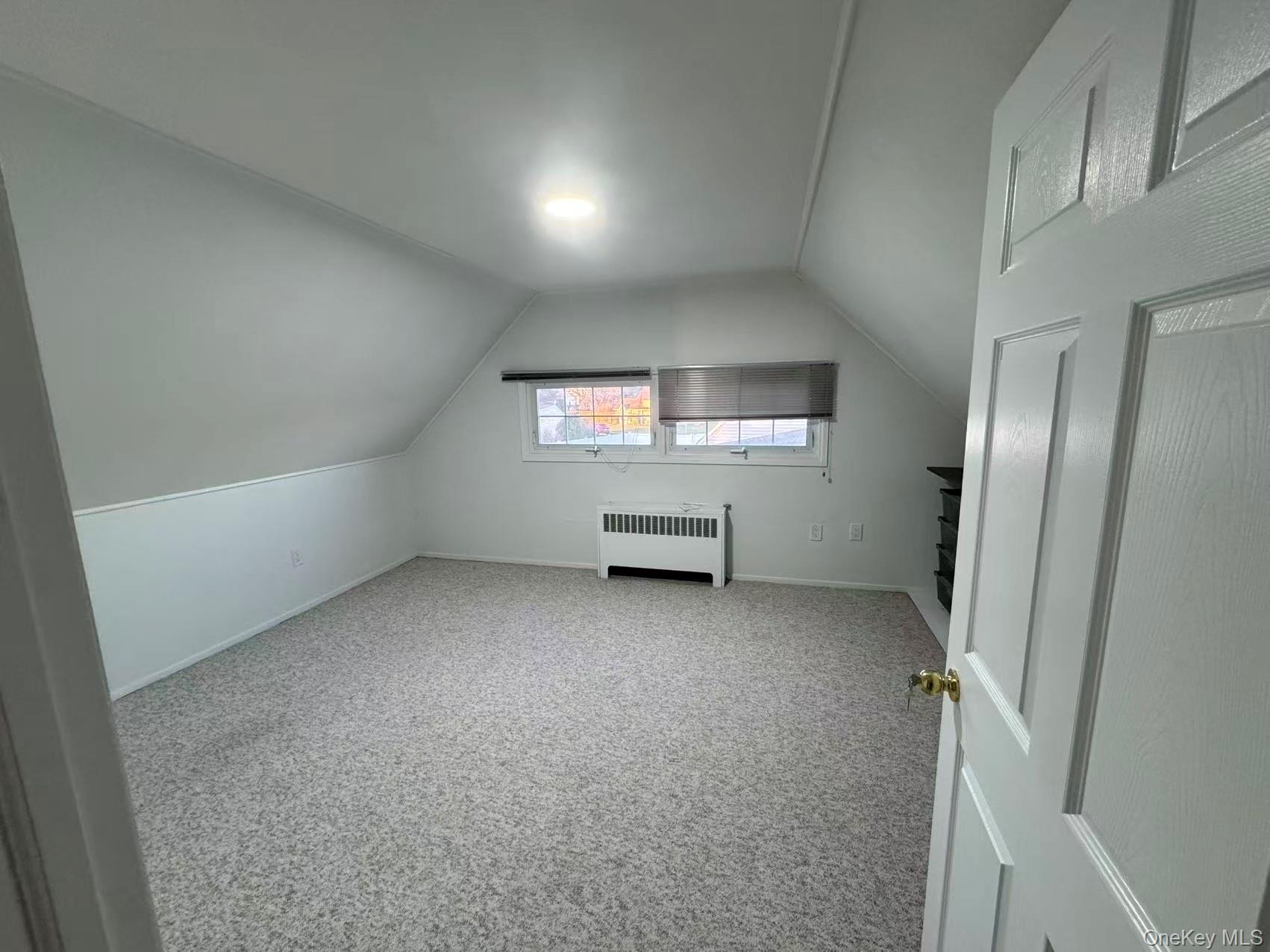 #15 photo, 6 Serpentine Lane, מחוז נסאו Levittown , NY 11756